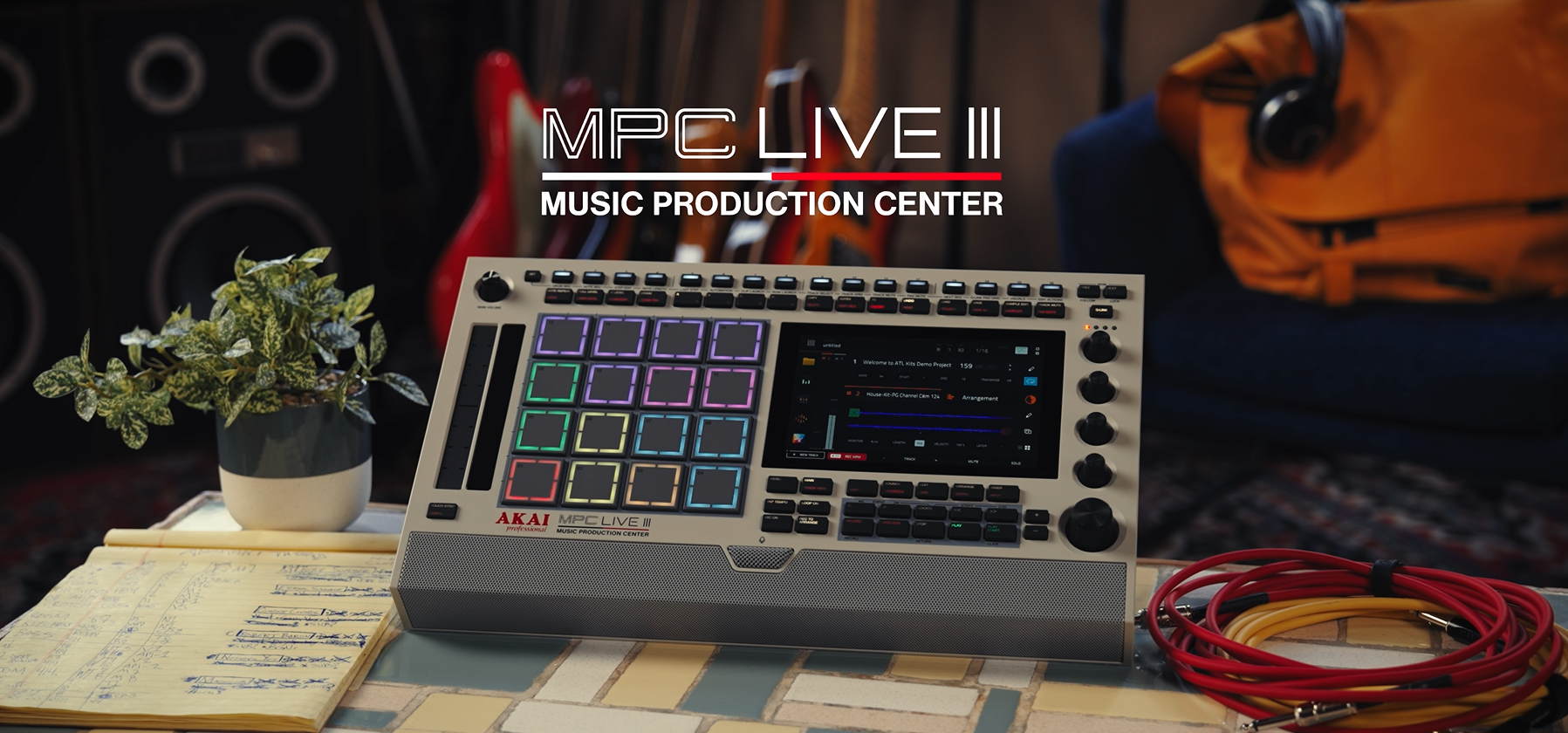 Amazon | Akai Professional MPC Live III Retro スタンドアローン