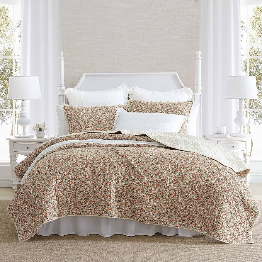 Amazon.com: Laura Ashley - Queen Quilt Set, Lightweight