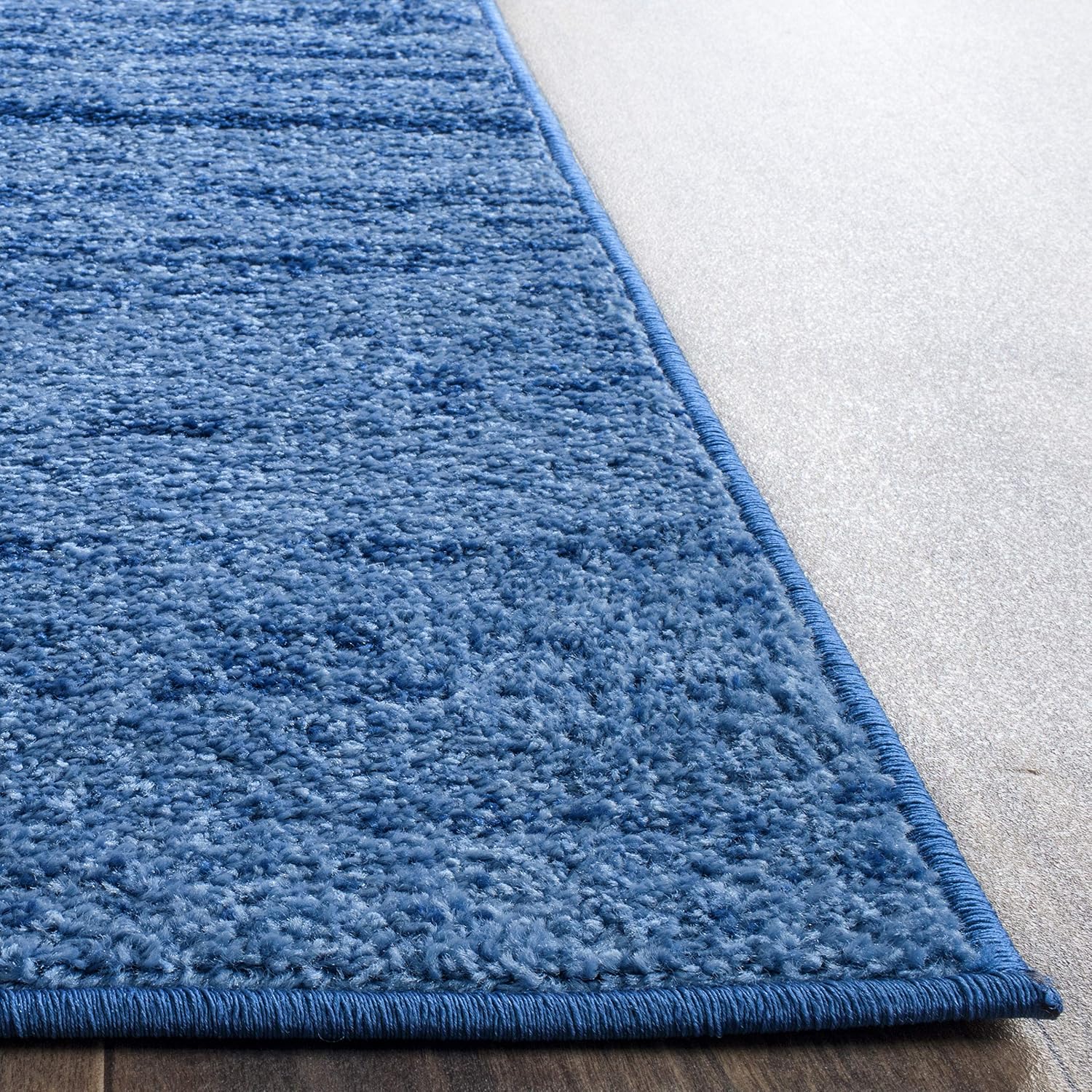 SAFAVIEH Adirondack Collection Runner Rug - 2'6" x 8', Light Blue & Dark Blue, Modern Ombre Design, Non Shedding & Easy to Clean, Ideal for Hallway, Foyer, Kitchen, Entryway, Bedroom (ADR113F)