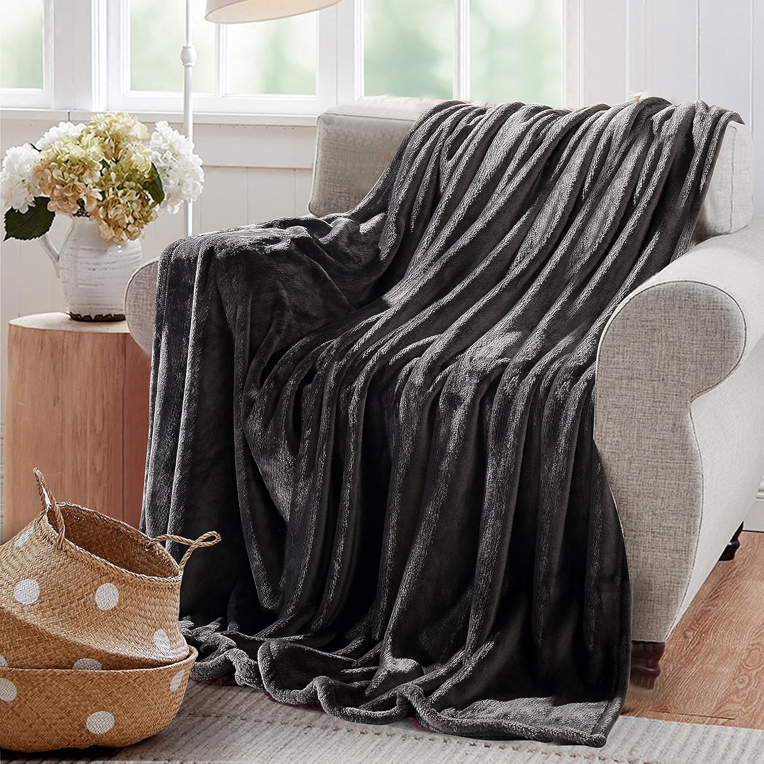 Reafort Ultra Soft Flannel Fleece All Season Light Weight Living Room/Bedroom Warm Throw/Blanket(Dark Grey, Full/Queen 90"X90")