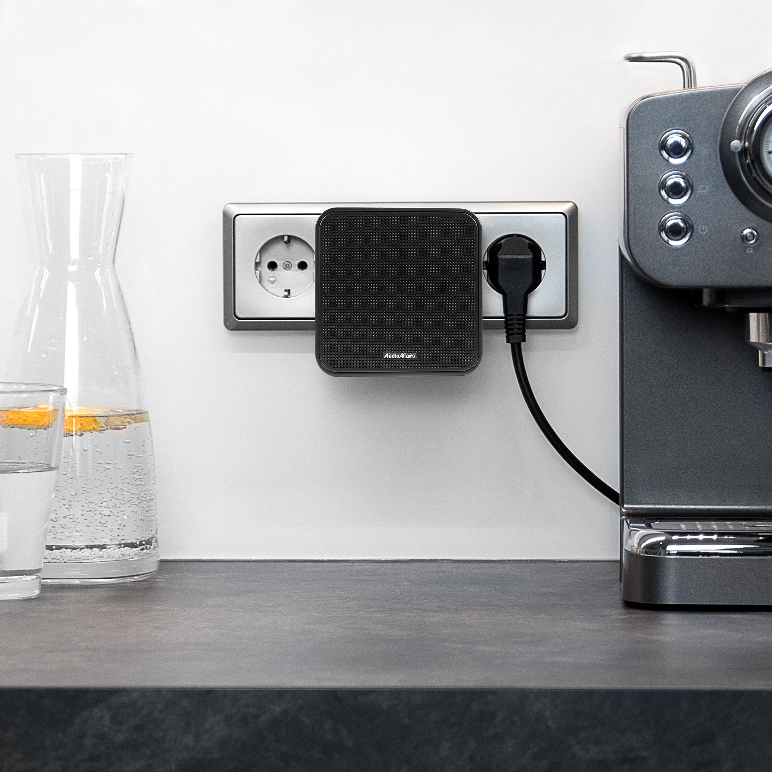 AudioAffairs Enchufe Radio Nuevo diseño | Plug en la Cocina Radio o como Altavoz Bluetooth | batería integrada y AUX en Conector | Manos Libres y FM PLL sintonizador