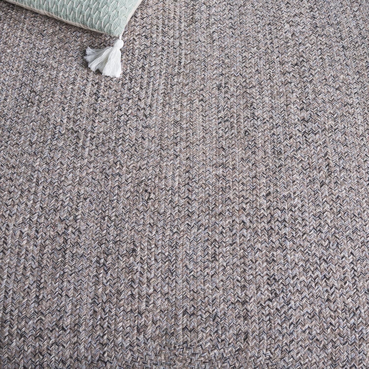 SAFAVIEH Braided Collection Area Rug - 5' Round, Ivory & Steel Grey, Handmade Woven Cotton, Boho Reversible Style, Ideal for Living Room, Bedroom, Dining Space (BRD256A)
