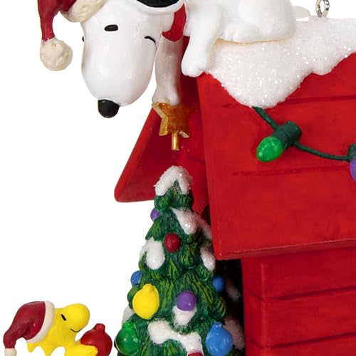 Hallmark Keepsake Enfeite de Natal 2024, The Peanuts Gang Deck The Doghouse Musical com luz, present