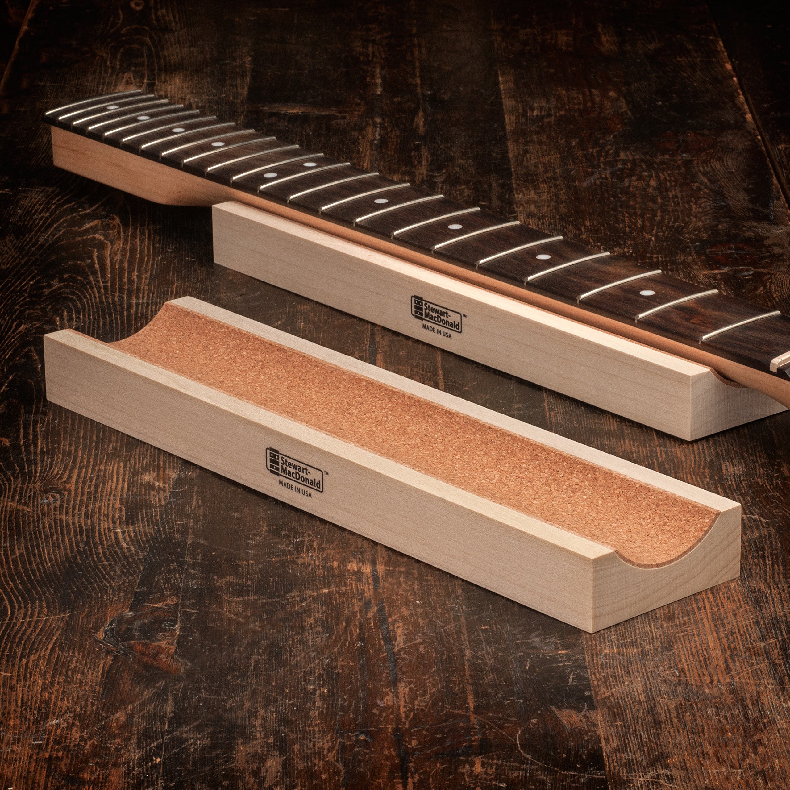 StewMac Soporte de Mástil StewMac, para Luthería Profesional y Guitarras | Es un excelente soporte de mástil para instalar trastes, con prensa o martillo, o como soporte para ajustes generales