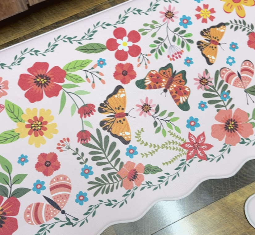 Squishy Rugs Watch Squishy kitchen rugs with pretty print and scalloped edges on ...