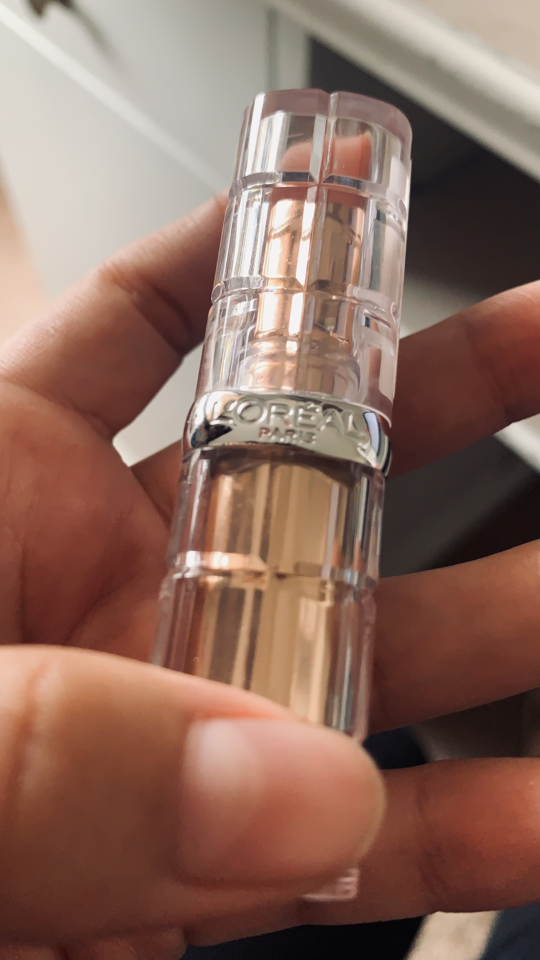 L'Oreal Paris Makeup Colour Riche Plump and Shine Lipstick, for Glossy, Radiant, Visibly Fuller Lips with an All-Day Moisturized Feel, Wild Fig Plump, 0.1 oz