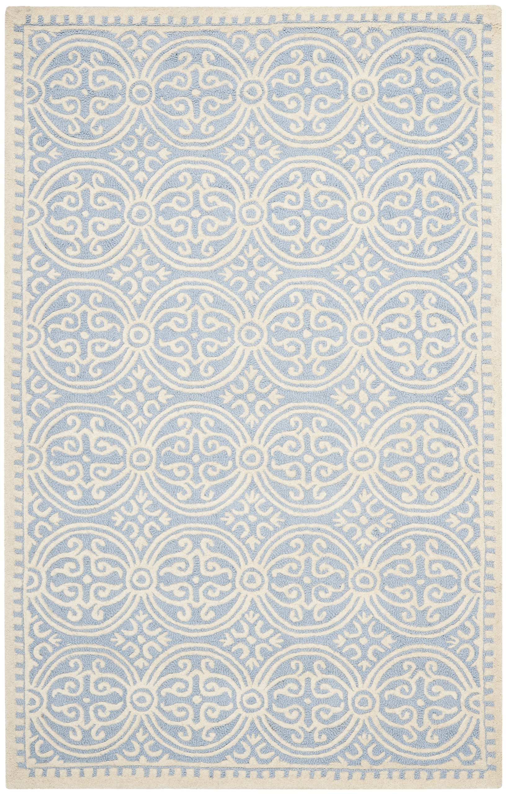 Safavieh Traditionell Teppich für Wohnzimmer, Esszimmer, Schlafzimmer - Cambridge Collection, Kurzer Flor, Hellblau und Elfenbein, 152 X 244 cm