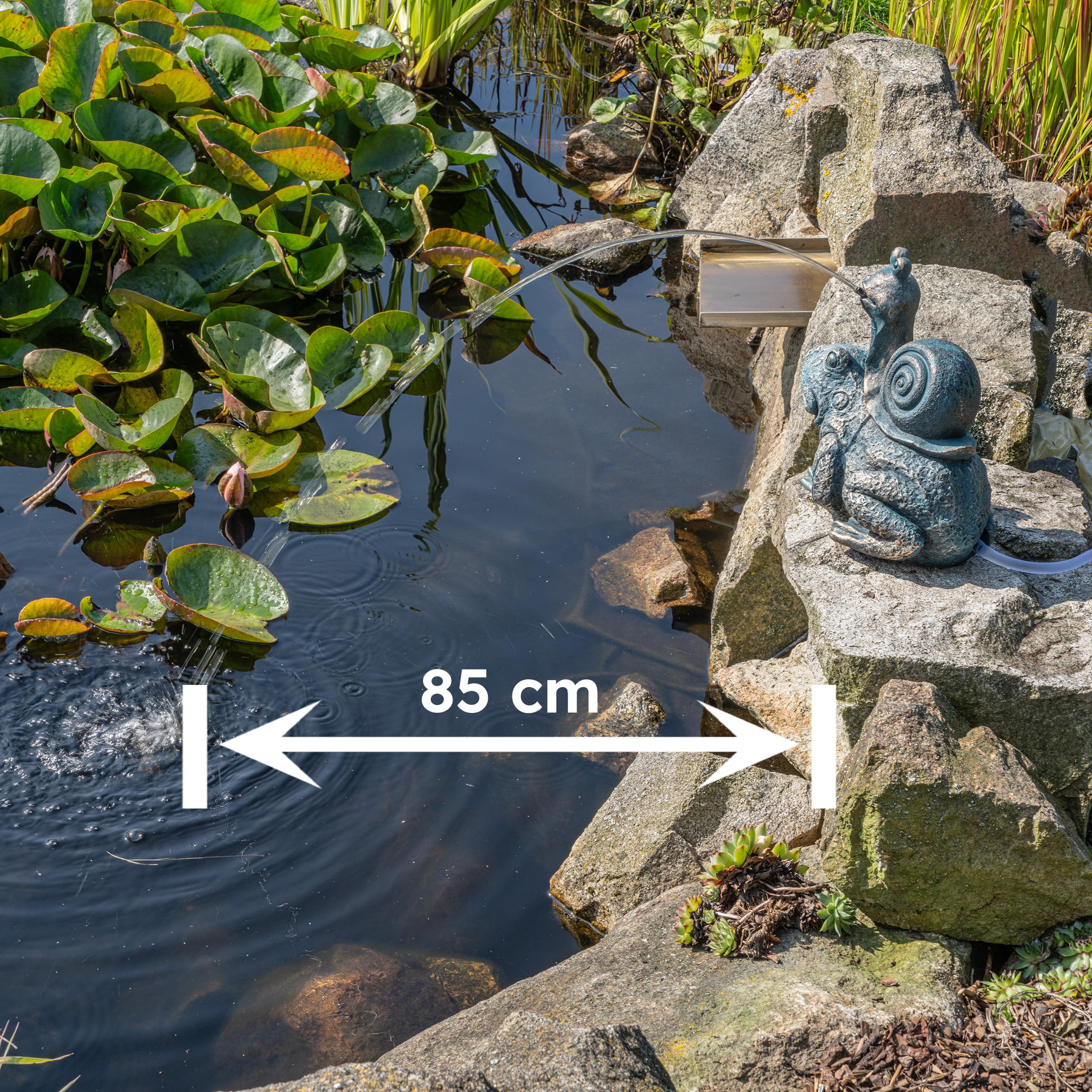 Esotec Solar Wasserspeier Komplettset, Max und Moritz, Frosch mit Schnecke, Gartenteich Wasserspiel, Vogeltränke, Gartenbrunnen mit Solarpumpe, H=26,5cm 101684