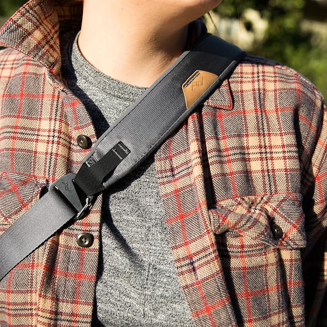 Peak Design Everyday Sling 3L, Ash, Padded Adjustable Shoulder Strap for Crossbody or Waist Carry, FlexFold Divider, Ideal for Carrying Cameras or Everyday Essentials, Sling Bag for Men and Women