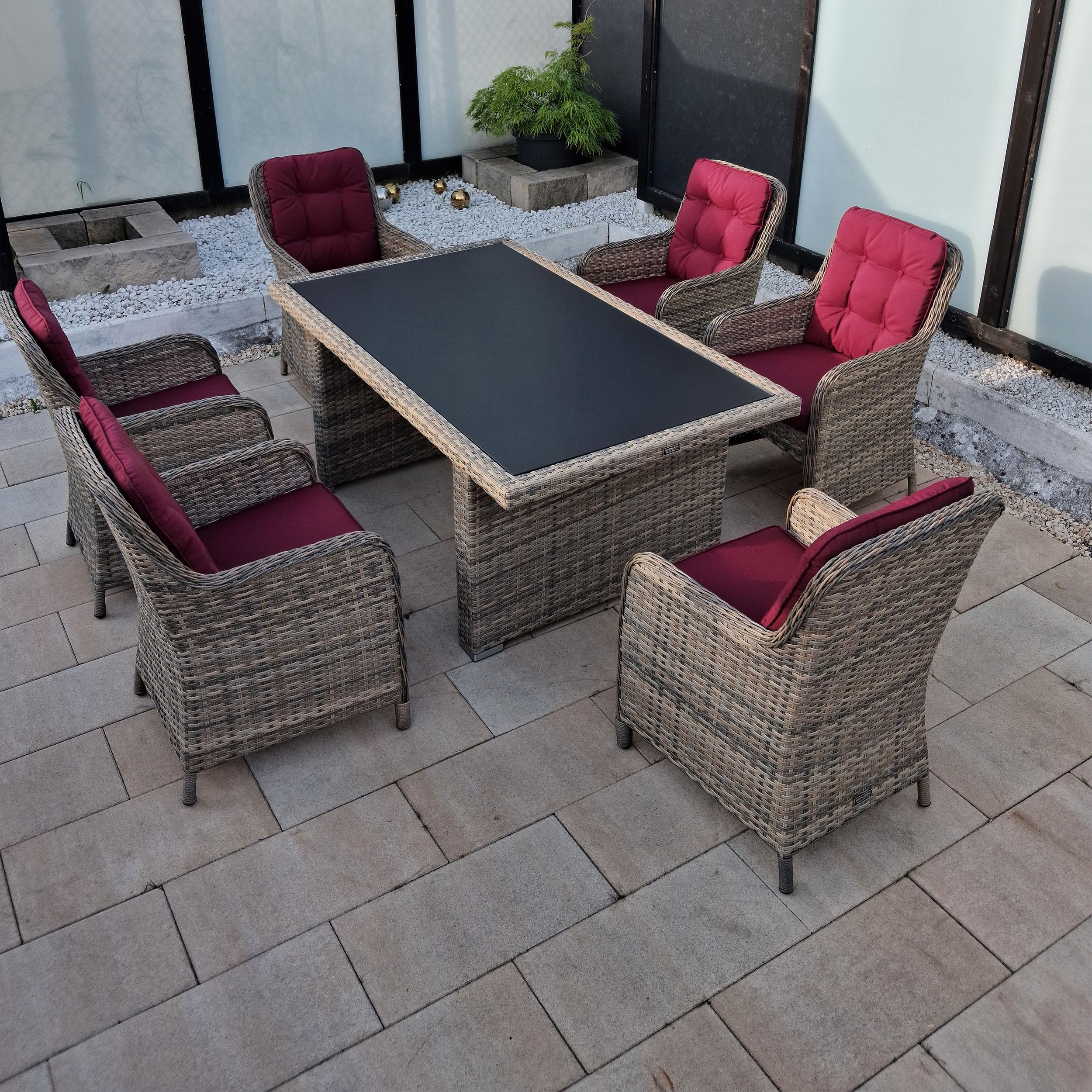 RAGNARÖK PolyRattan - Deutscher Hersteller - Gartenmöbel Essgruppe Tisch 6 Sessel 12 Polster Rostfrei Aluminium Naturfarbene Garnitur (Doppelhalbrund-Rattan) + Polster Weinrot, Glas Schwarz