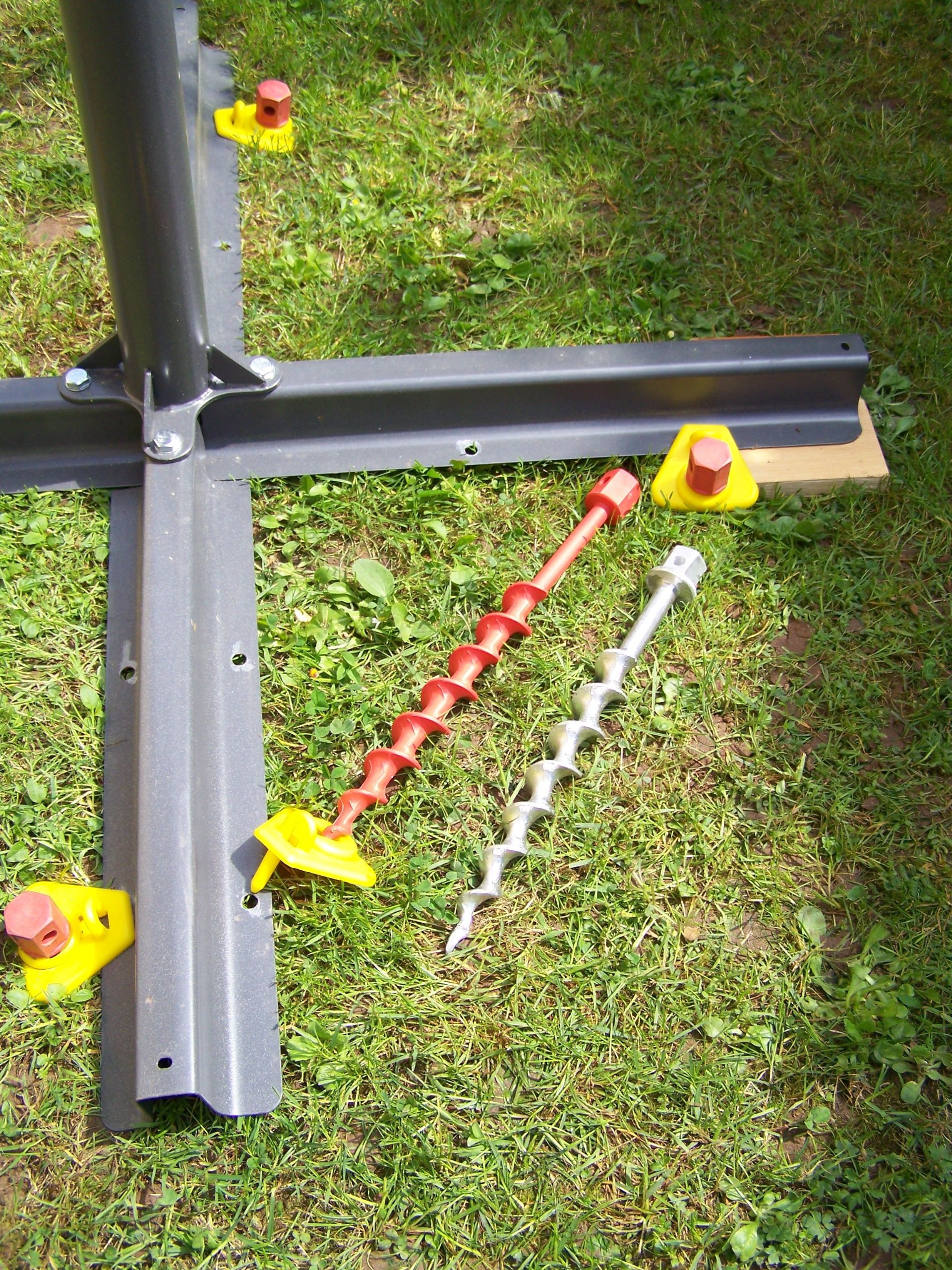 SCHIRMSTÄNDER - BODEN BEFESTIGUNG - ALU-FIX mit 2 Erdschrauber Wurmi® ALUMINIUM HERINGE 30 cm Lang - Set besteht aus 2 x Hakenstiftplatte + 2 x ALUMINIUM - Schraubheringen - STABIELO - Wurmi-Produkte ®MADE in GERMANY - LANGZEIT-TEST bestanden - INNOVATION