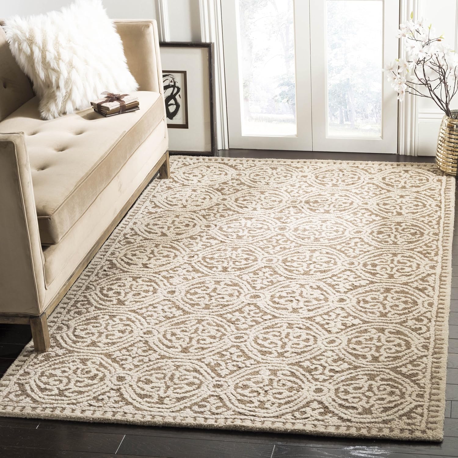 SAFAVIEH Cambridge Collection Area Rug - 6' Square, Ivory & Navy, Handmade Moroccan Wool, Ideal for High Traffic Areas in Living Room, Bedroom (CAM232B)
