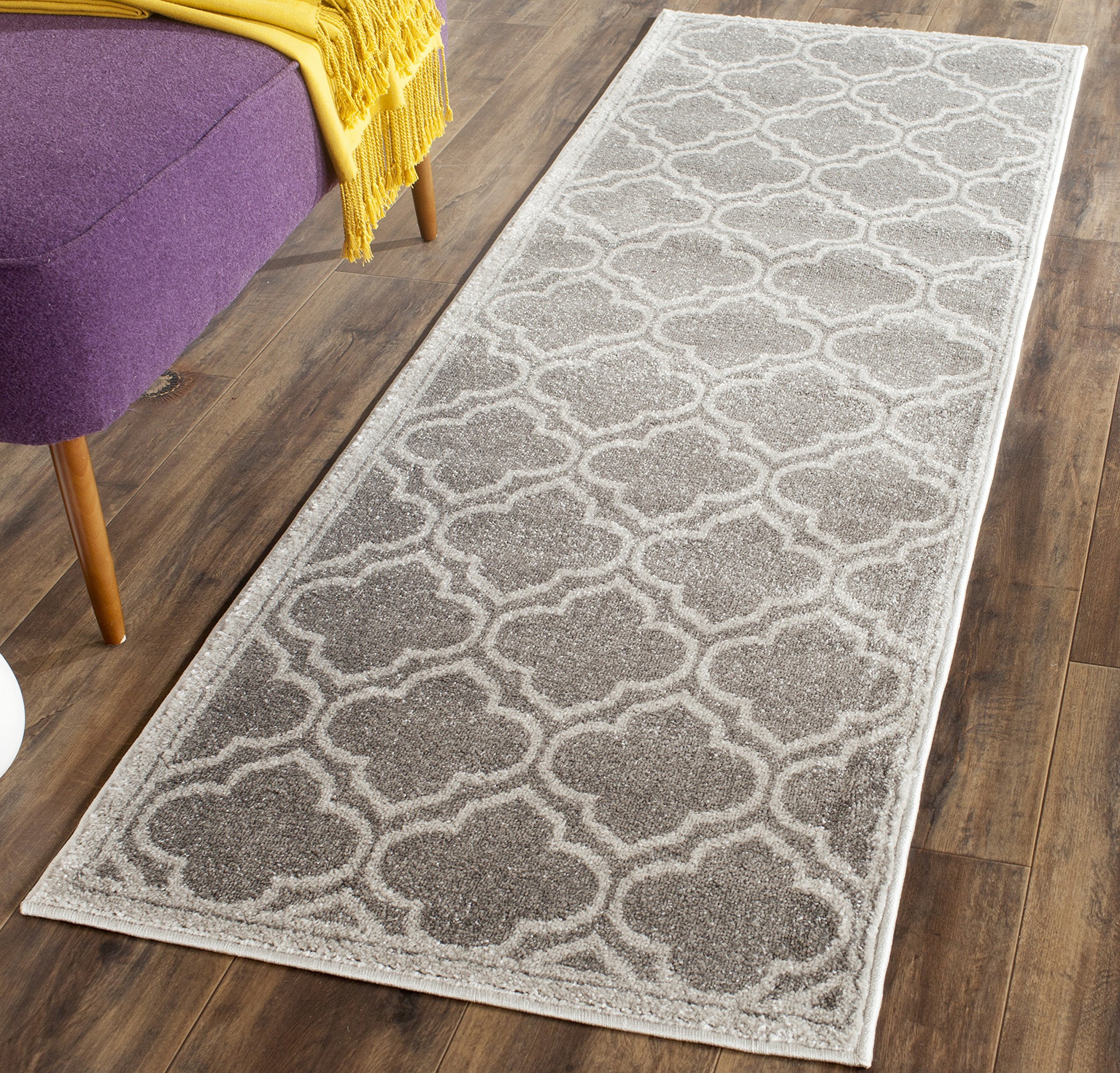 Safavieh Trellis Indoor/Outdoor Woven Runner Area Rug, Amherst Collection, AMT412, in Grey / Light Grey, 69 X 213 cm for Garden, Patio or Any Outdoor Space