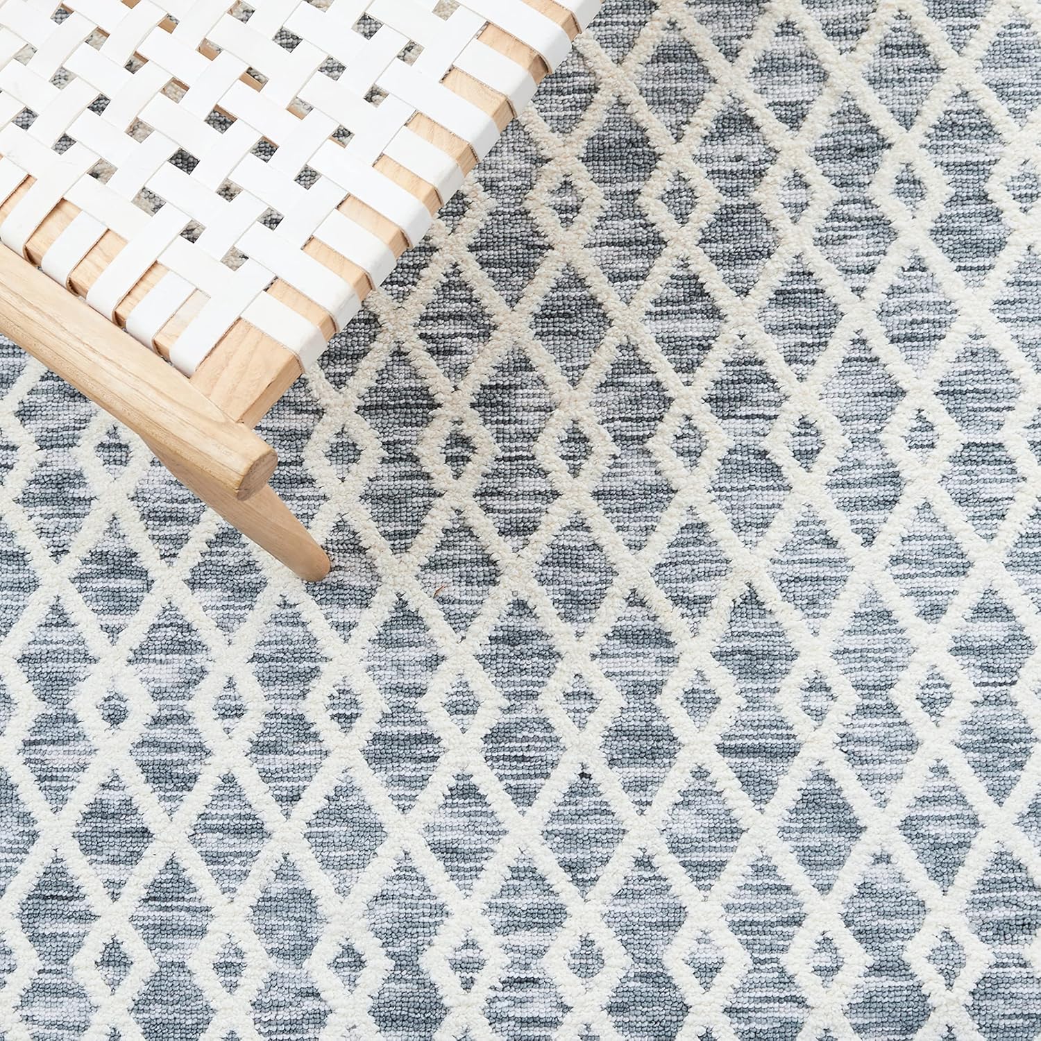 SAFAVIEH Washable Rug Easy Care Collection - 4' x 6', Grey & Ivory, Easy to Clean, Ideal for Foyer, Kitchen, Nursery, Office, Bedroom (ECR111F)