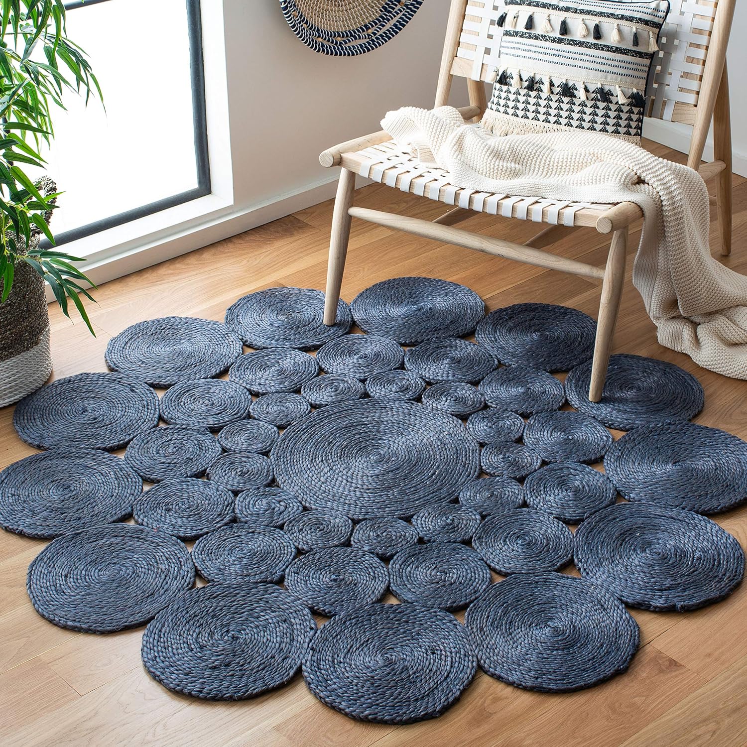 SAFAVIEH Natural Fiber Collection Area Rug - 4' Round, Natural, Handmade Boho Charm Farmhouse Jute, Ideal for High Traffic Areas in Living Room, Bedroom (NF363A)