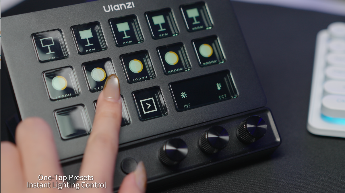 ULANZI D200X Stream Controller with 3 Knobs, 14 Customizable LCD