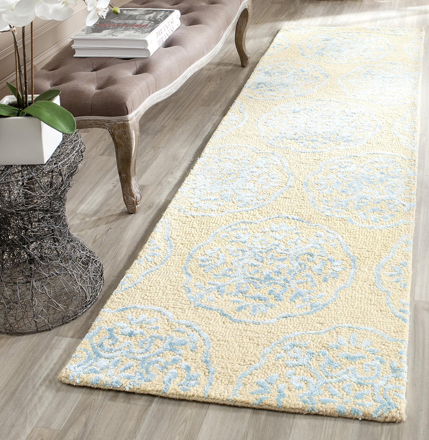 SAFAVIEH Bella Collection 2'3" x 8' Beige/Blue BEL711C Handmade Premium Wool Runner Rug
