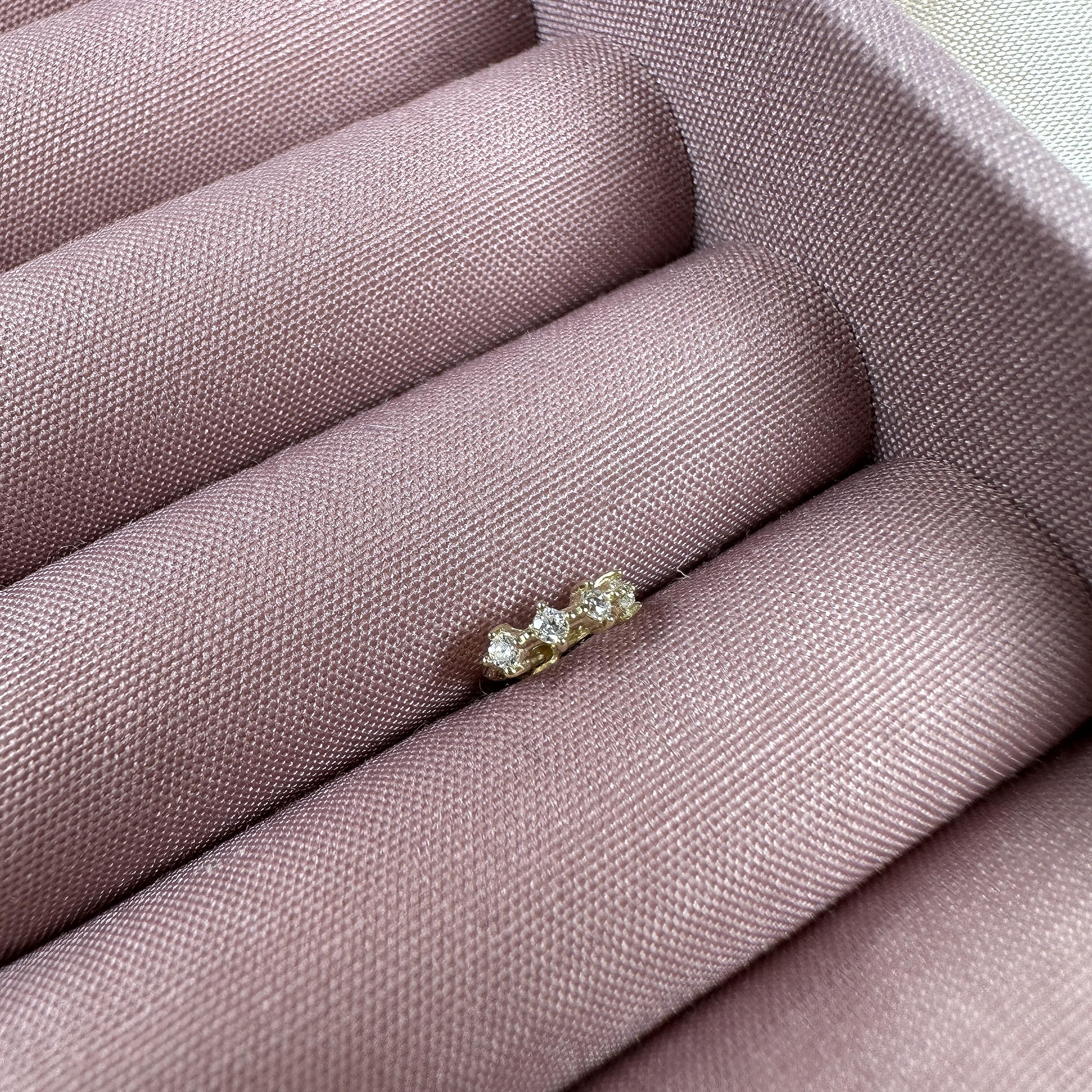 jewellerybox 9 Karat Gold Tiny Claw Set CZ 7 mm Helix Hoop 26 Ga Piercing