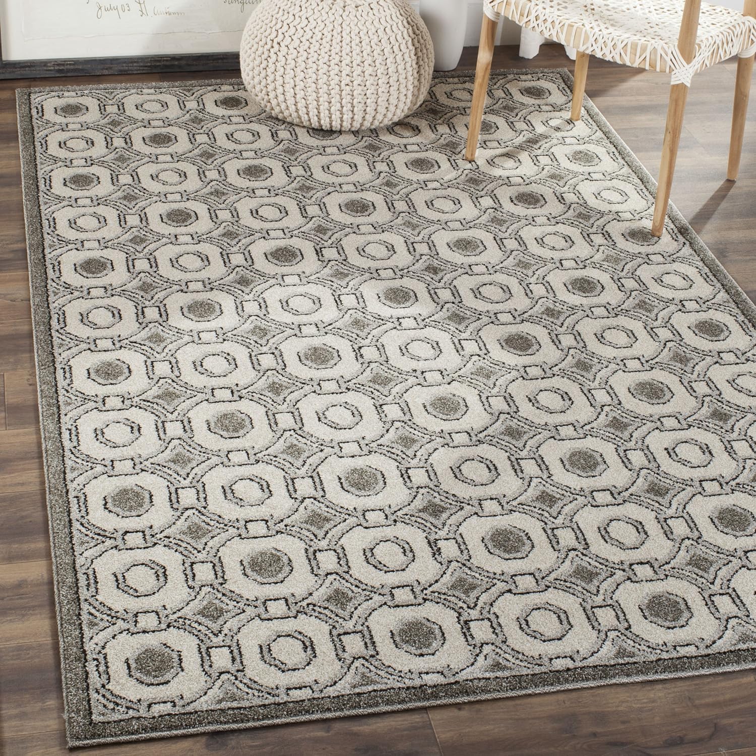 SAFAVIEH Amherst Collection Area Rug - 5'3" x 8', Ivory & Grey, Mid-Century Modern Design, Non-Shedding & Easy Care, Ideal for High Traffic Areas in Living Room, Bedroom (AMT431E)