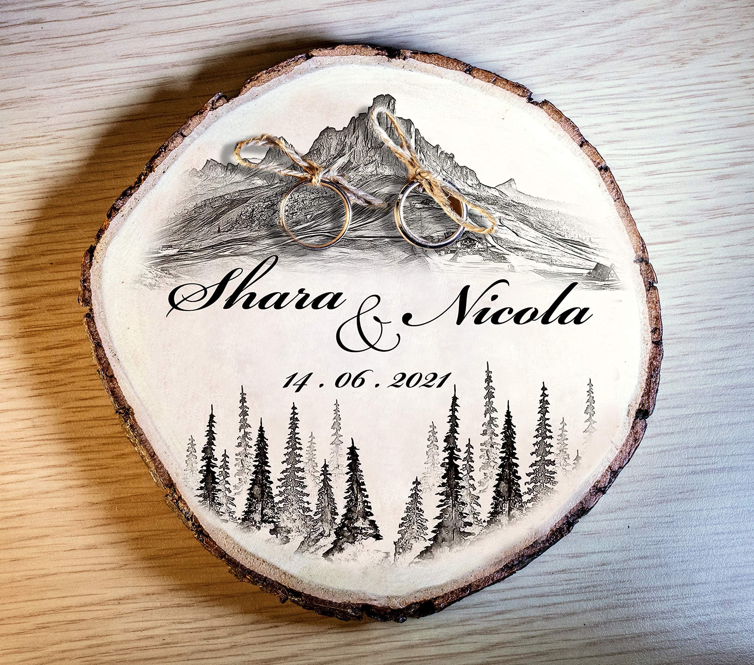 Generico Porta FEDI su Fetta di Legno 15/20 cm, Tema Alpino, Montagna, portafedi Personalizzato per Matrimonio o Altro Evento Speciale Anniversario, FEDI Nuziali