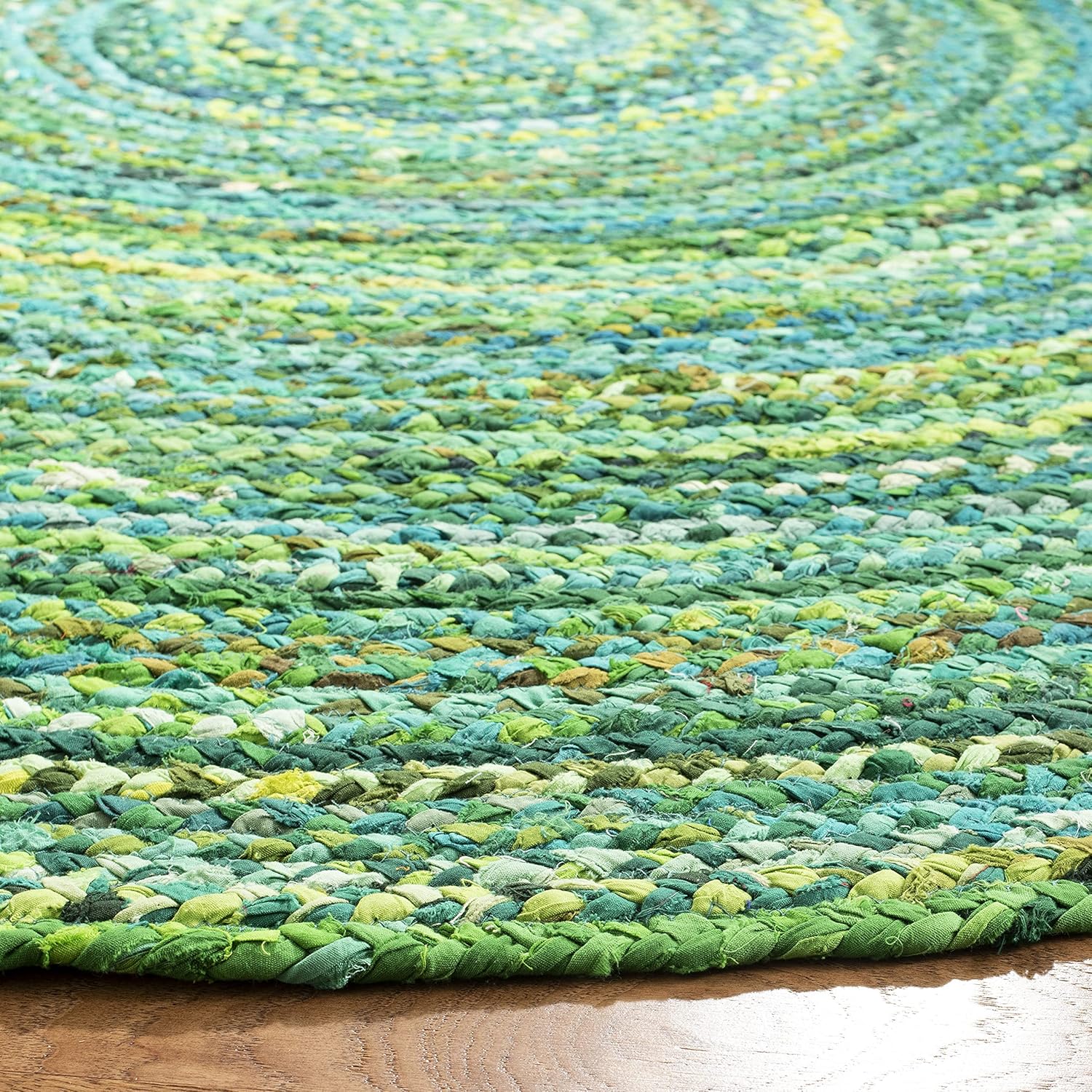 SAFAVIEH Braided Collection Area Rug - 6' Round, Green, Handmade Country Cottage Reversible Cotton, Ideal for High Traffic Areas in Living Room, Bedroom (BRD452Y)