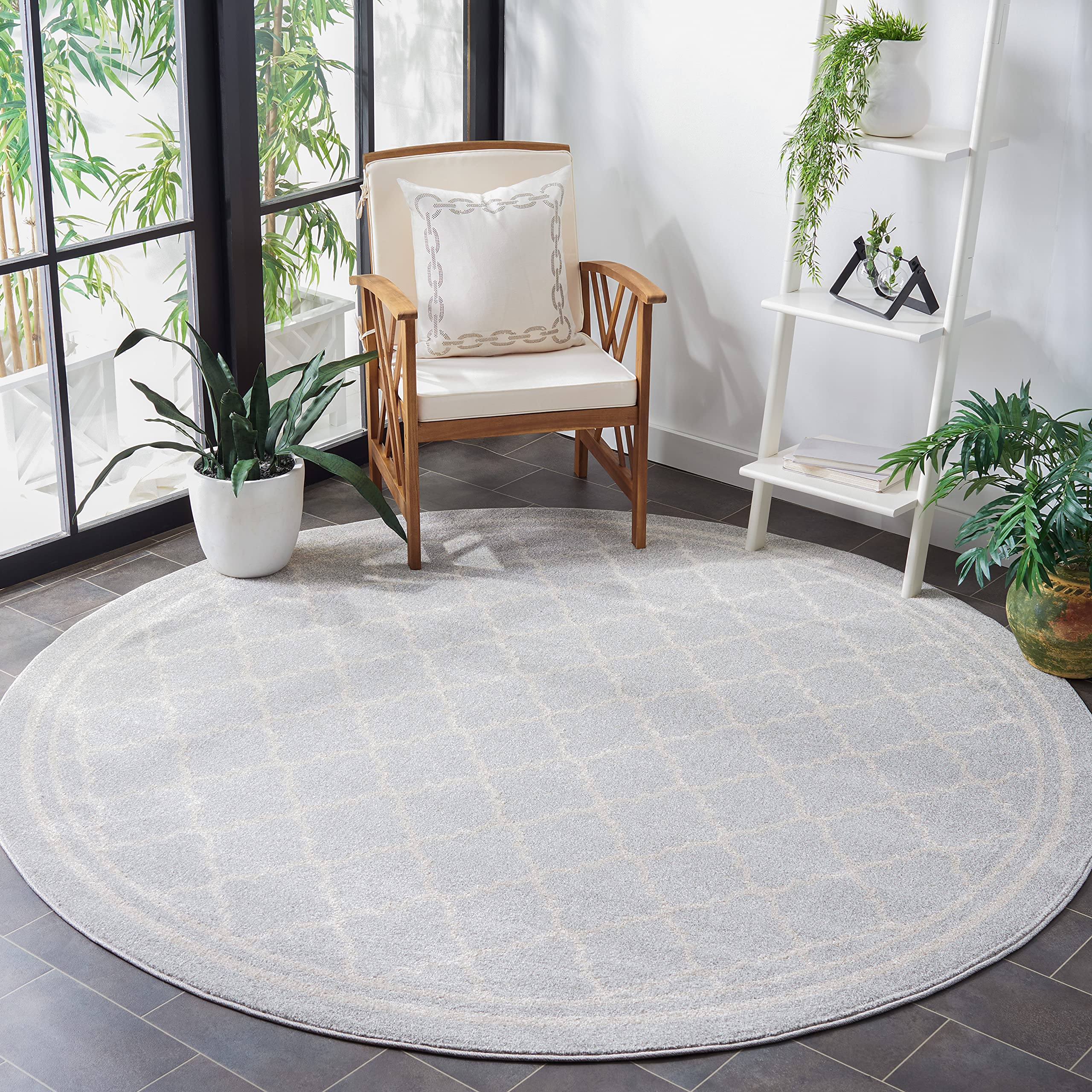 SAFAVIEH Amherst Collection 5' Round Light Grey/Beige AMT422B Moroccan Trellis Non-Shedding Dining Room Entryway Foyer Living Room Bedroom Area Rug