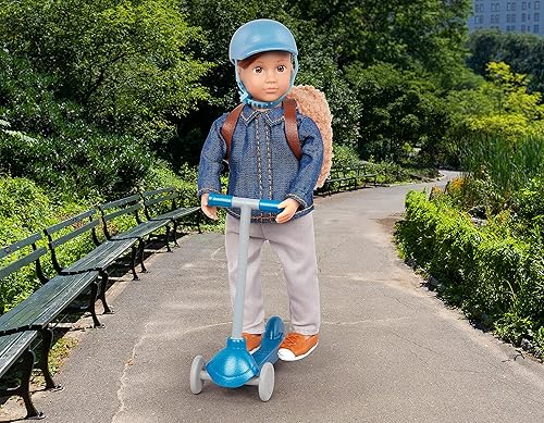 Miniatura 5 de Lori Muñecas  Juego de scooter Thomas  Mini muñeca para niño y scooter  Muñeca de 6 pulgadas con vehículo y accesorios  Ropa casco bola mochila