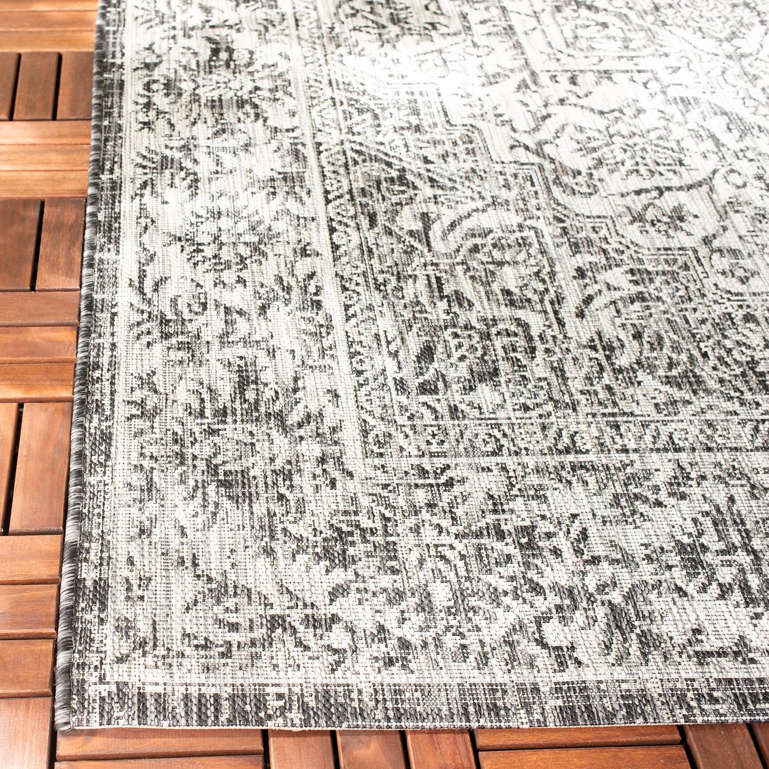 SAFAVIEH Washable Rug Outdoor Courtyard Collection - 4' x 5'7", Slate & Grey, Non-Shedding & Easy Cleaning, Ideal for Patio, Backyard, Mudroom (CY8763-376)