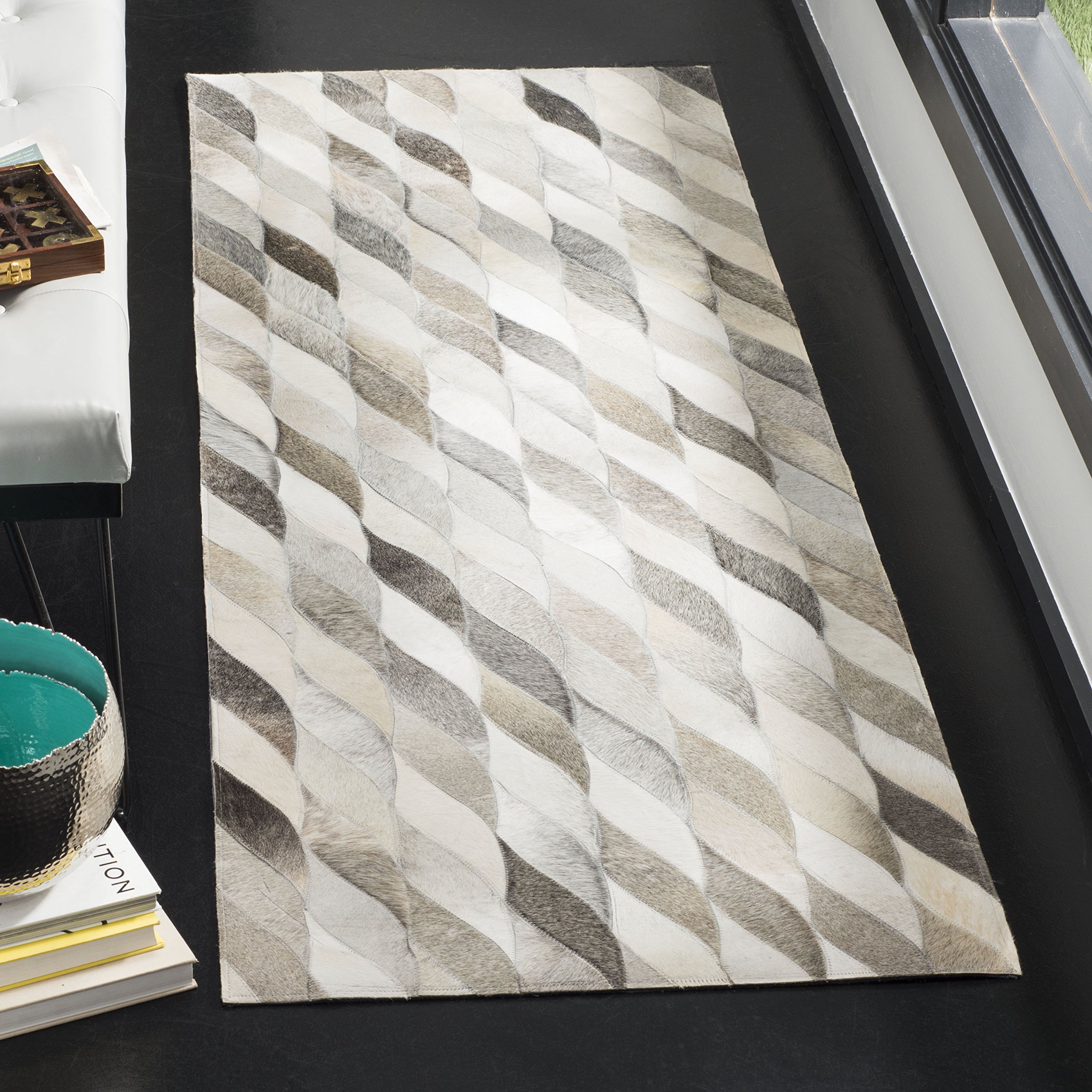 (similar)SAFAVIEH Studio Leather Collection 2'3" x 7' Ivory/Grey STL701A Handmade Mid-Century Modern Leather Runner Rug