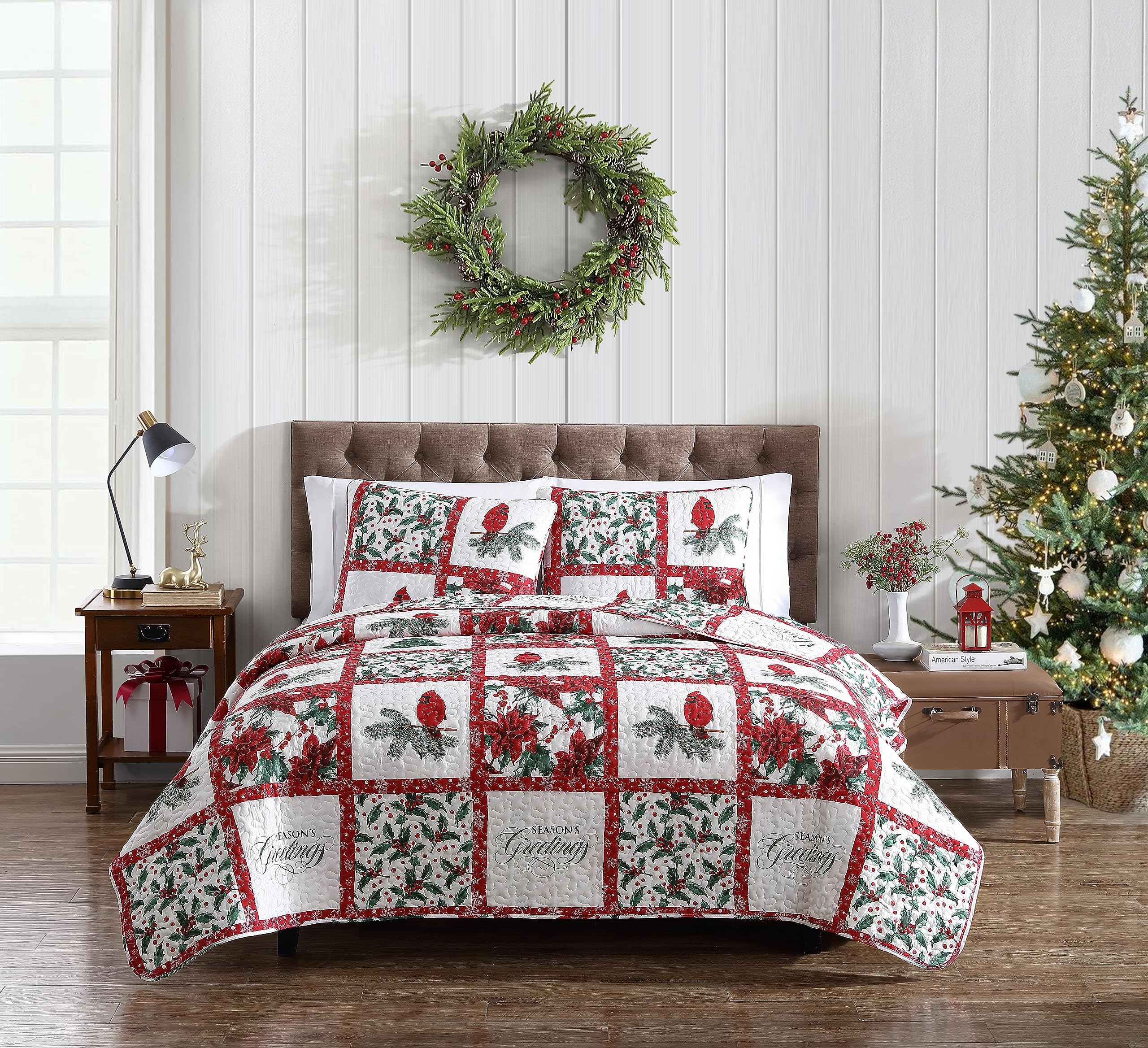 Beatrice Home Fashions Lightweight Full/Queen Holiday Quilt Bedding Set Mistletoe Patchwork, Holly, Poinsettia, Red, Green, White