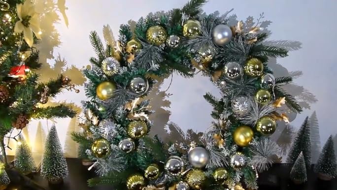 　Decorated Christmas Wreath Amazon.com: LampLust Cypress Christmas Wreath with Lights