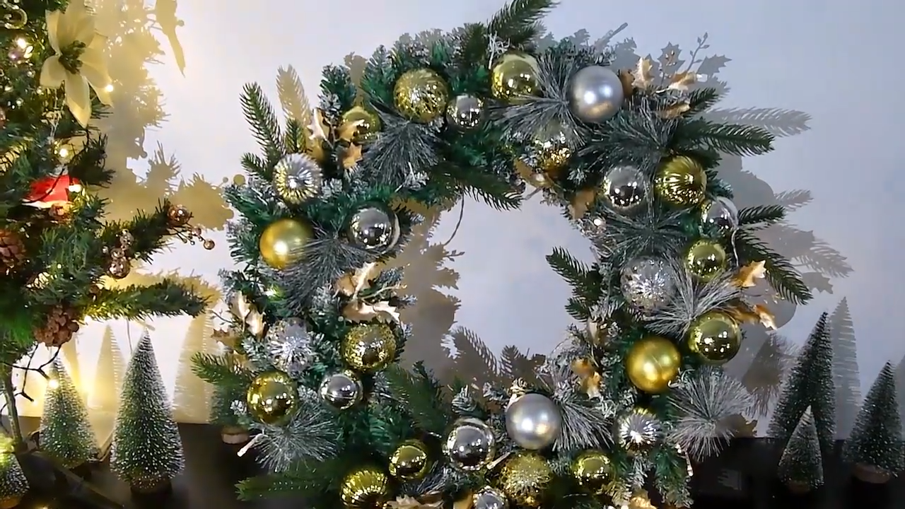 Amazon.com: Prelit Christmas Wreath with 50LED,24In Gold and