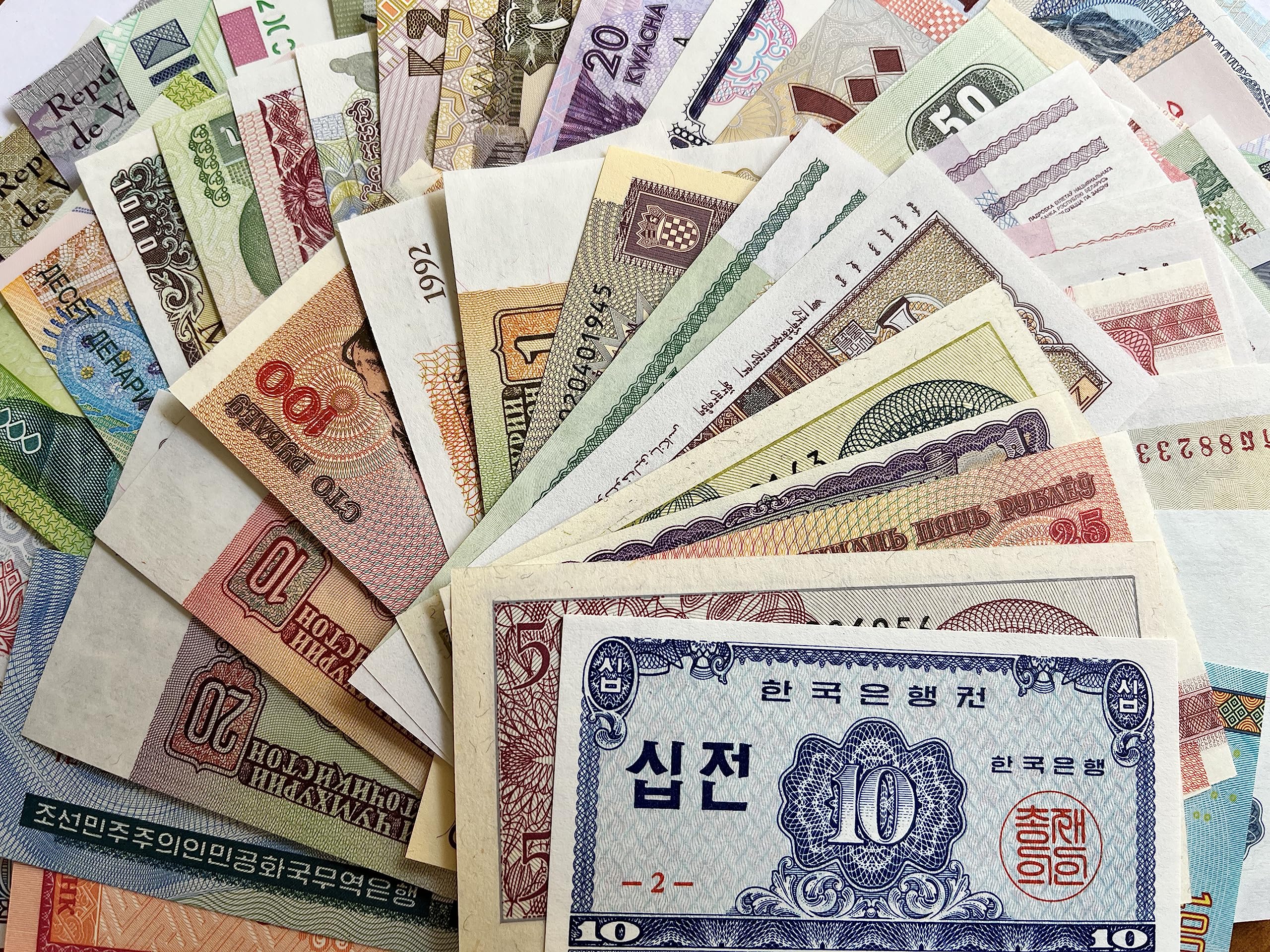 Billets - Collection de Billets - démonétisés tous différents - Tous Pays