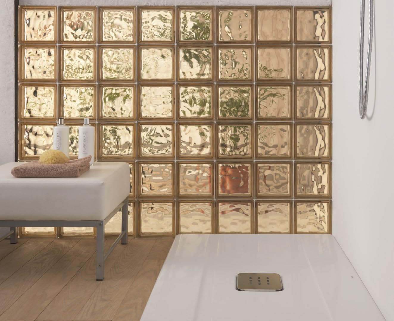 Bloque de vidrio Pavés Smart Ondulado Coloreado en la masa Bronce | Dimensión 190x190x80 mm | Euro/pza. 4,50 |Unidad de venta: una caja de 6 pzas.