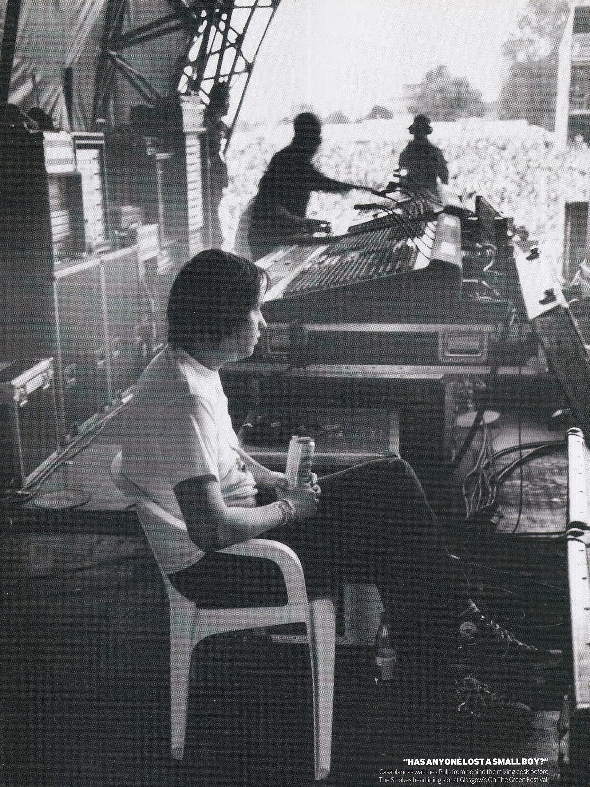 Julian Casablancas (The Strokes) Watching Pulp, Glasgow, 2002 - Miniature Poster/Magazine Clipping