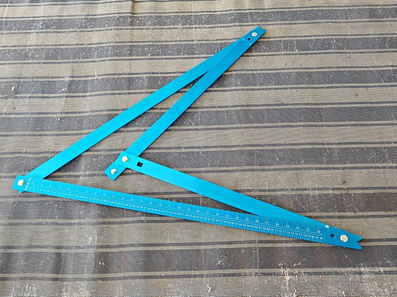 Fei-RONG 36 Blue Folding Aluminum Combination Square | Adjustable 45°&90° Angles | Professional Carpenter Tool for Framing/Roofing/Staircases | High-Visibility Blue Finish with Portable Carrying Case