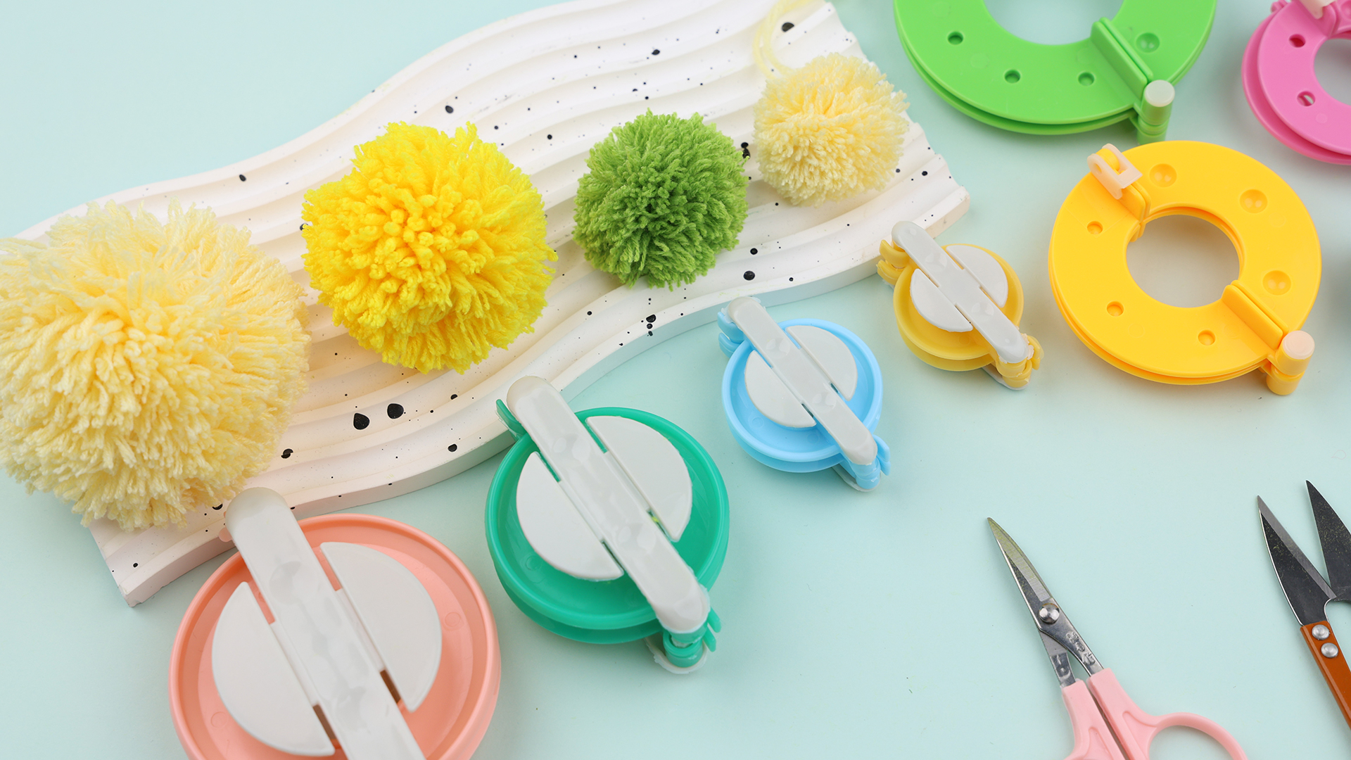 Amazon.com: FTEVEN 41Pcs Pom Pom Maker Kit, 8 Size Pompom Maker