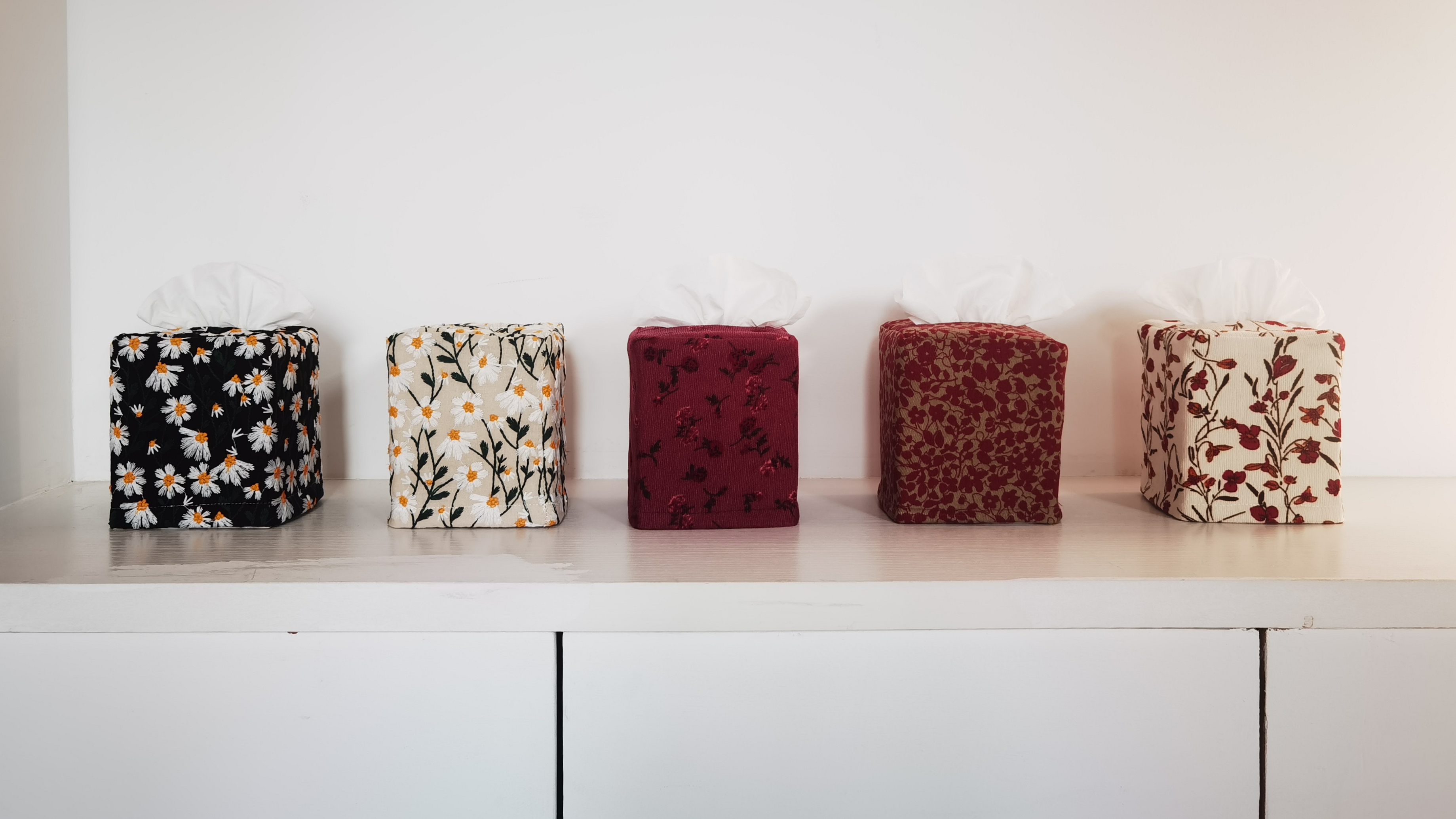 アンティーク雑貨 Floral Fabric Box . Vintage Floral Fabric Box Small Flower Cloth Covered Storage