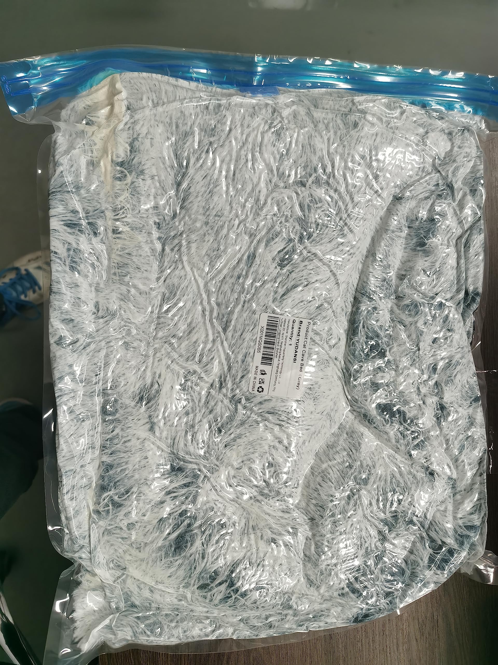 YUDANSI Cat Bed Hooded for Indoor Cats, Pet Bed with Large Covered Hood for Cat Kitten Small Dog Puppy Anti Anxiety&Calming Down, Plush Faux Fur Enclosed Nest with Ceiling &Round Pillow(Washable)