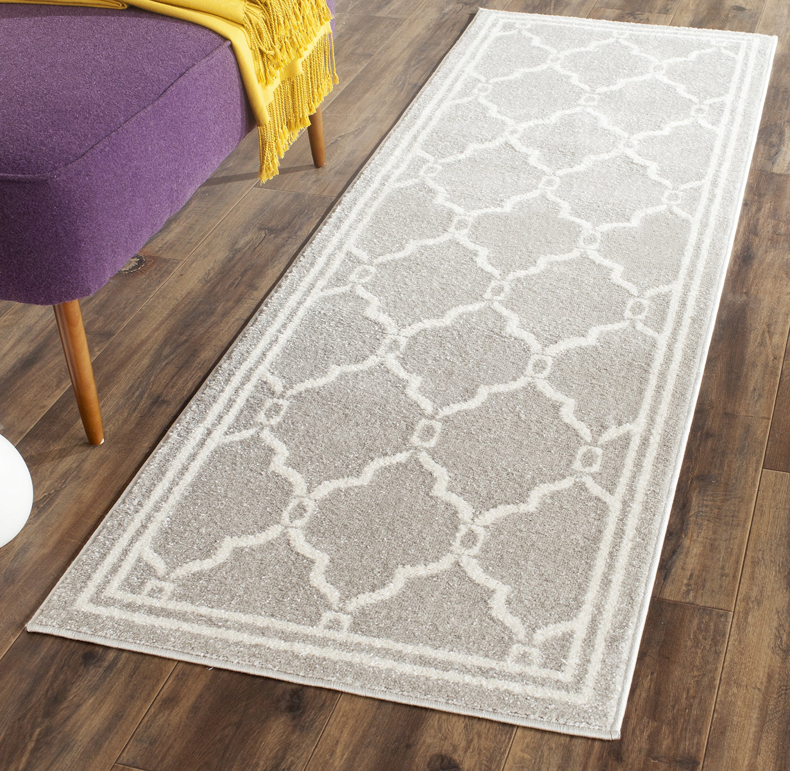 Safavieh Trellis Indoor/Outdoor Woven Runner Area Rug, Amherst Collection, AMT414, in Light Grey / Ivory, 69 X 213 cm for Garden, Patio or Any Outdoor Space