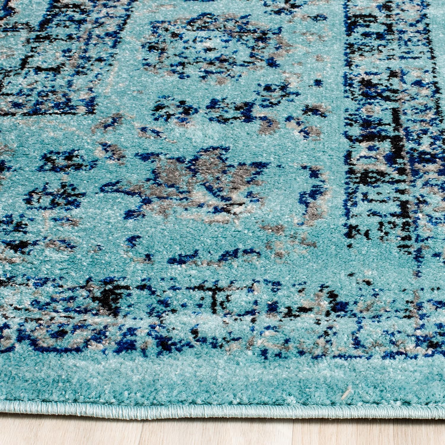 SAFAVIEH Area Rug 3x5 - Evoke Collection - Light Blue, Shabby Chic Oriental Medallion Design, Non-Shedding & Easy to Clean, Ideal for Living Room, Bedroom, Dining Space (EVK220E)