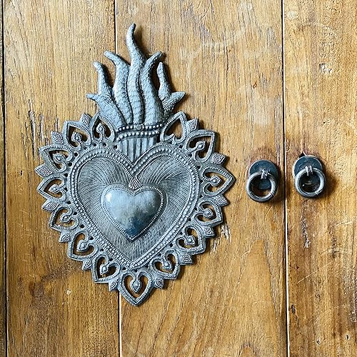 Miniatura 4 de Corazón sagrado, corazón llameante, arte popular religioso, decoración espiritual del hogar, arte de pared de metal haitiano, 7.25 x 10.25 pulgadas