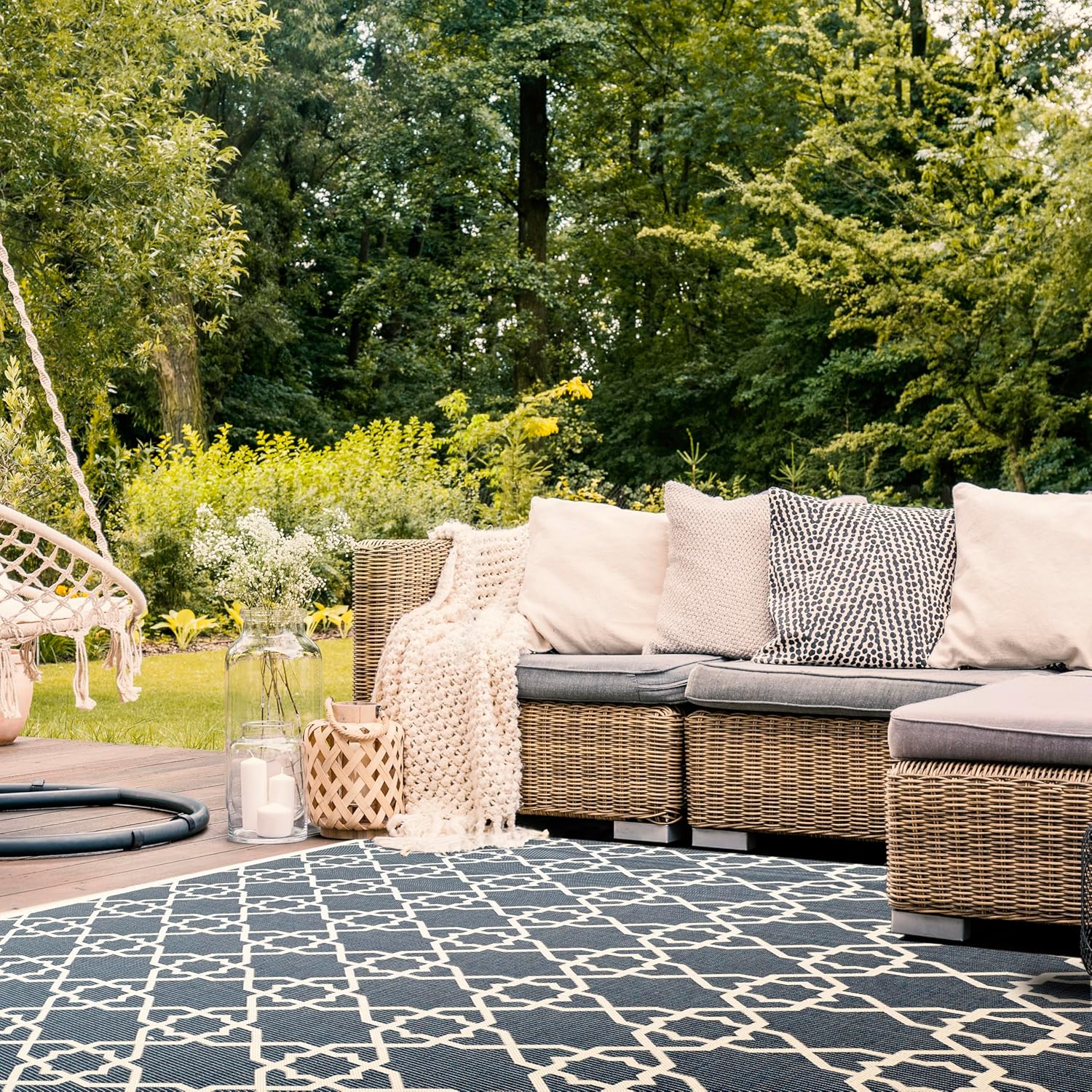 SAFAVIEH Washable Rug Outdoor Courtyard Collection - 9' x 12', Navy & Beige, Non-Shedding & Easy Cleaning, Ideal for Patio, Backyard, Mudroom (CY6032-268)