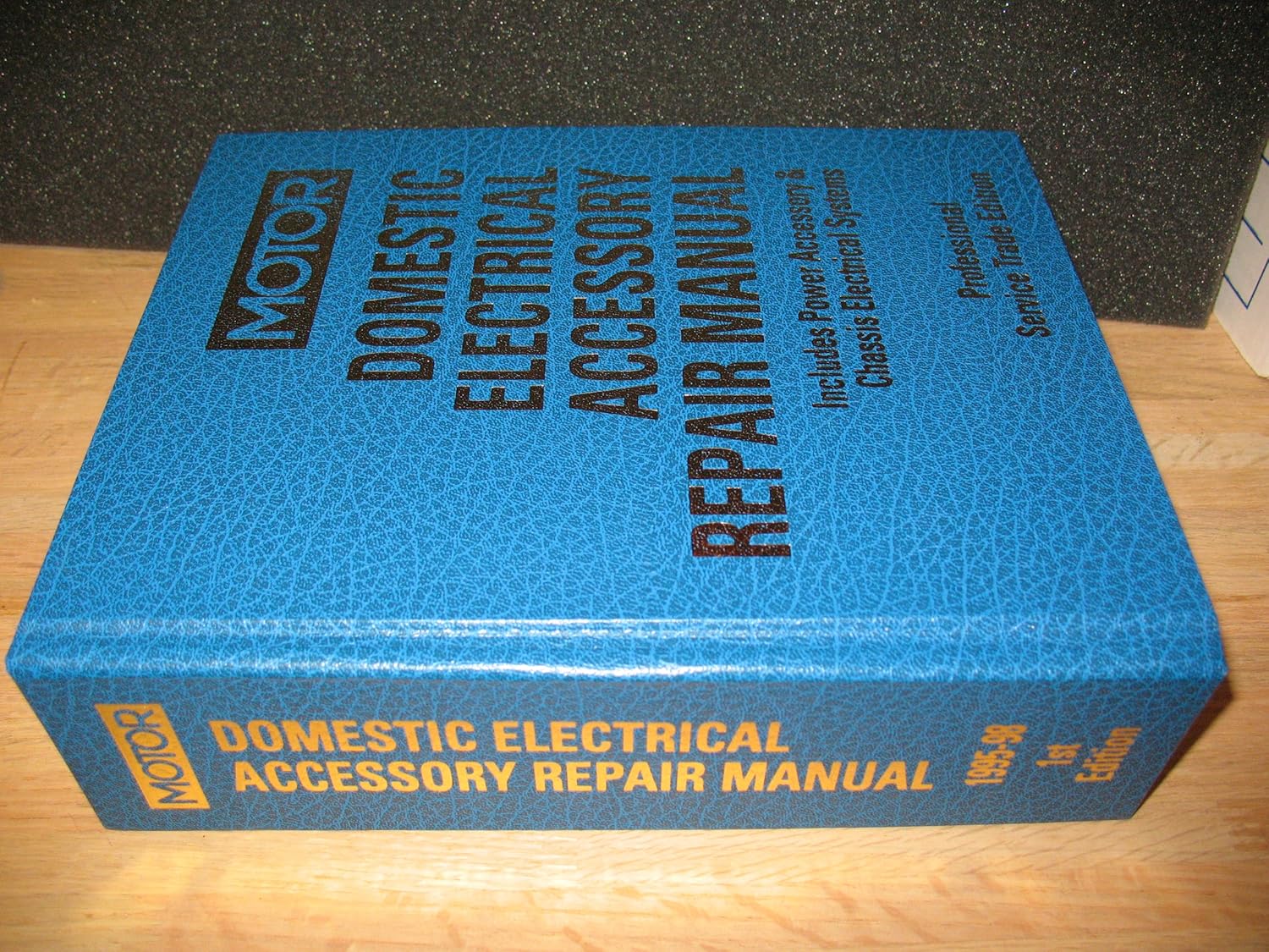 Domestic Electrical Accessory Manual (1st Ed) John R. Lypen 9781582510002 Books