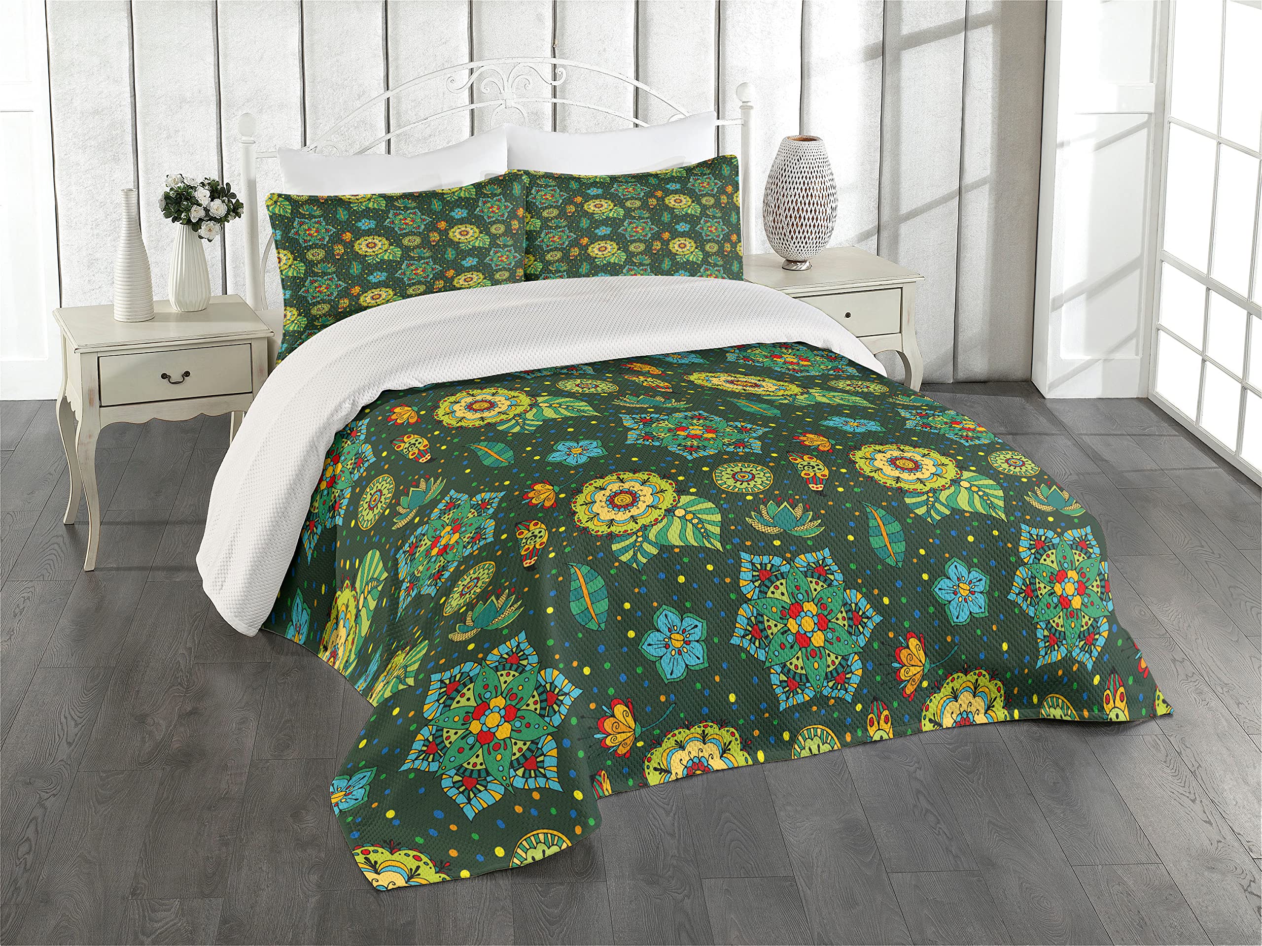 Ambesonne Floral Coverlet, Colorful Flower Arrangement Fantasy Hand Drawn Dotted Detailed Modern, 3 Piece Decorative Quilted Bedspread Set with 2 Pillow Shams, Queen Size, Sea Green and Multicolor