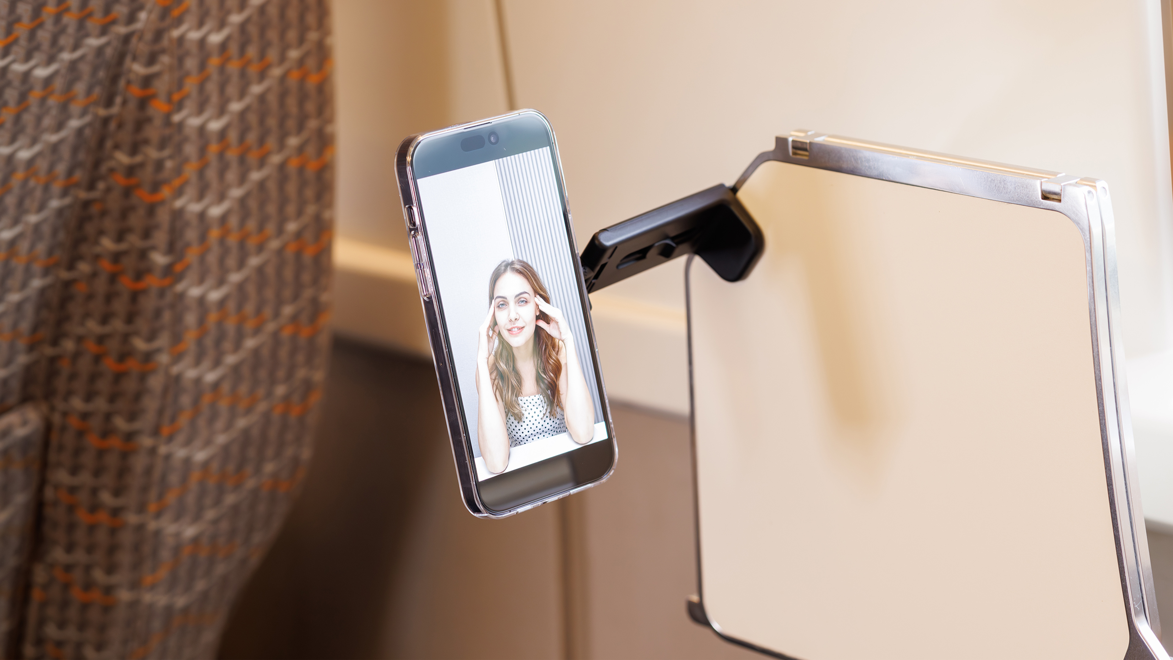 PROfezzion Reistelefoonhouder – 360° Draaibaar, MagSafe & Universeel, Voor Vliegtuig, Trein, Sport En Keuken