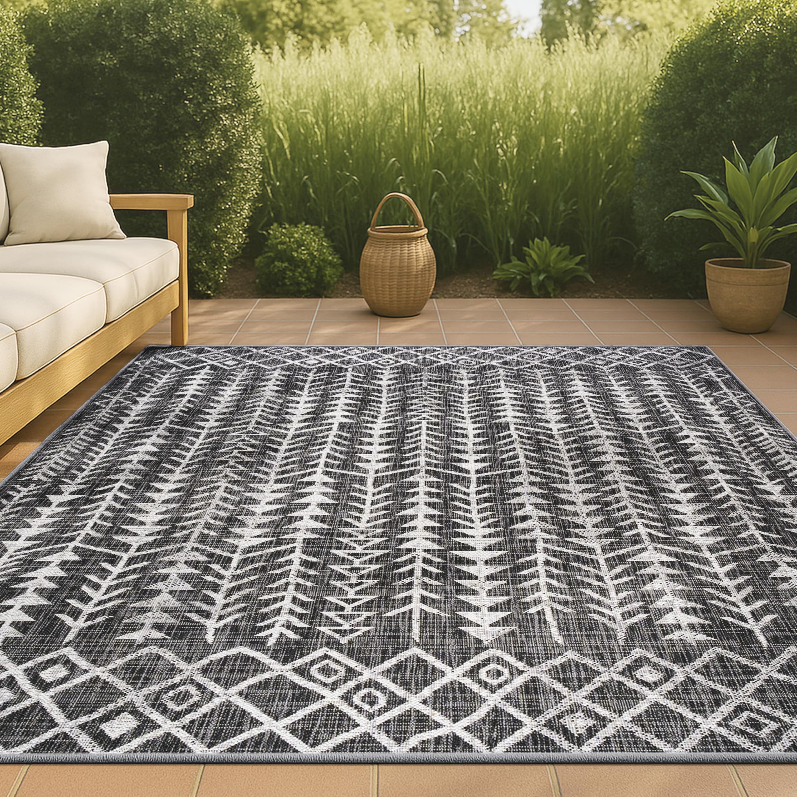 JONATHAN Y SMB132E-4 Tokay Bohemian Geometric Indoor Outdoor Area Rug Bohemian Contemporary Easy Cleaning Bedroom Kitchen Backyard Patio Non Shedding, 4 X 6, Black/Ivory