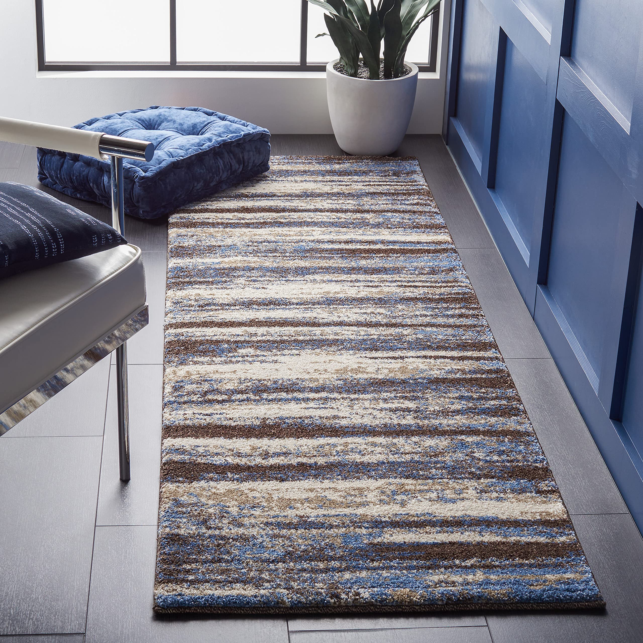 SAFAVIEH Retro Collection Runner Rug - 2'3