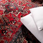 SAFAVIEH Vintage Hamadan Collection 4' x 6' Red/Multi VTH211A Oriental Traditional Persian Non-Shedding Living Room Bedroom Accent Rug