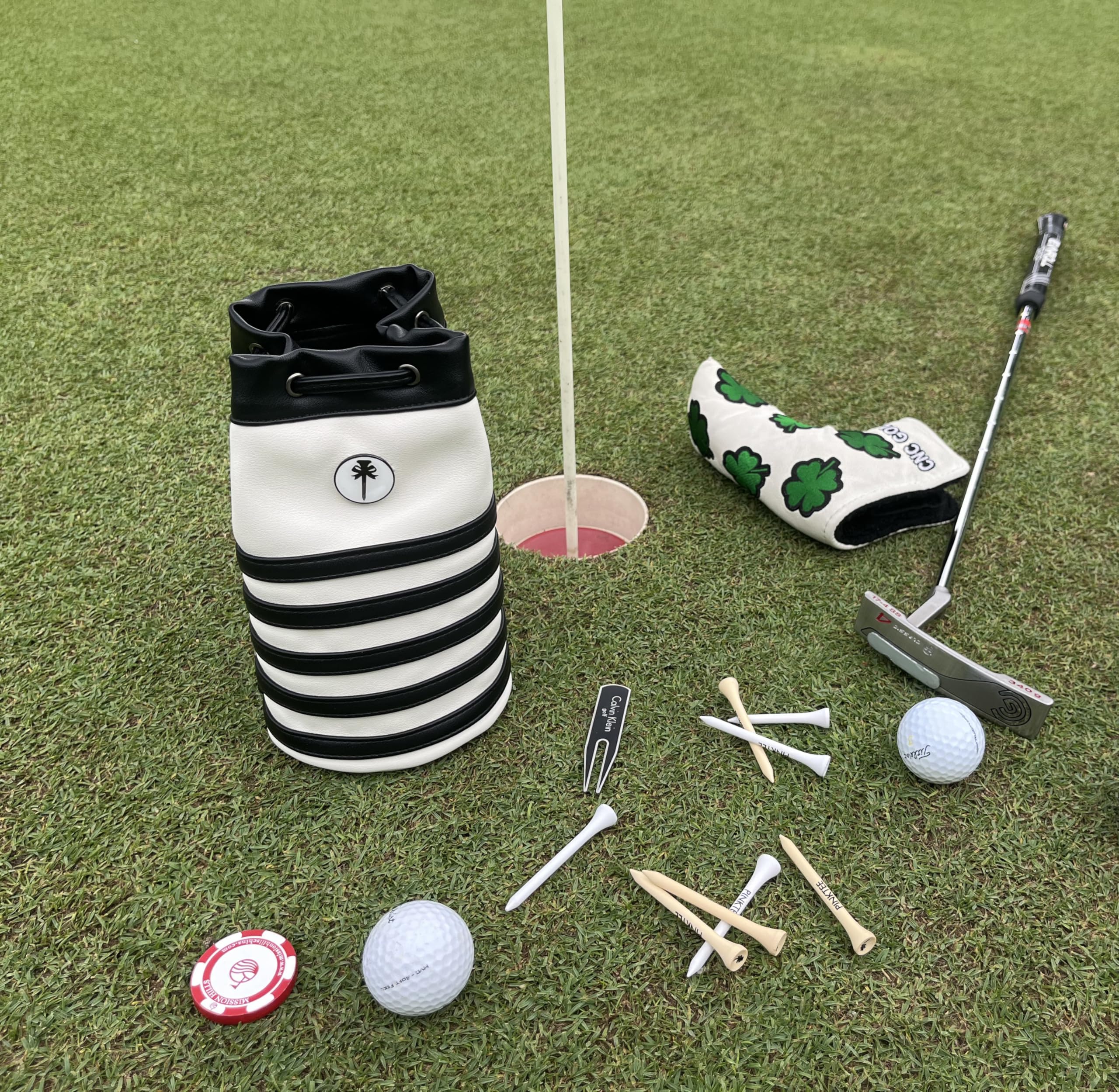 PINKTEE Golf-Wertsachen-Tasche, Leder Golfballsack, Eimer-Taillendesign mit abnehmbarem magnetischem Ballmarker für Männer und Frauen